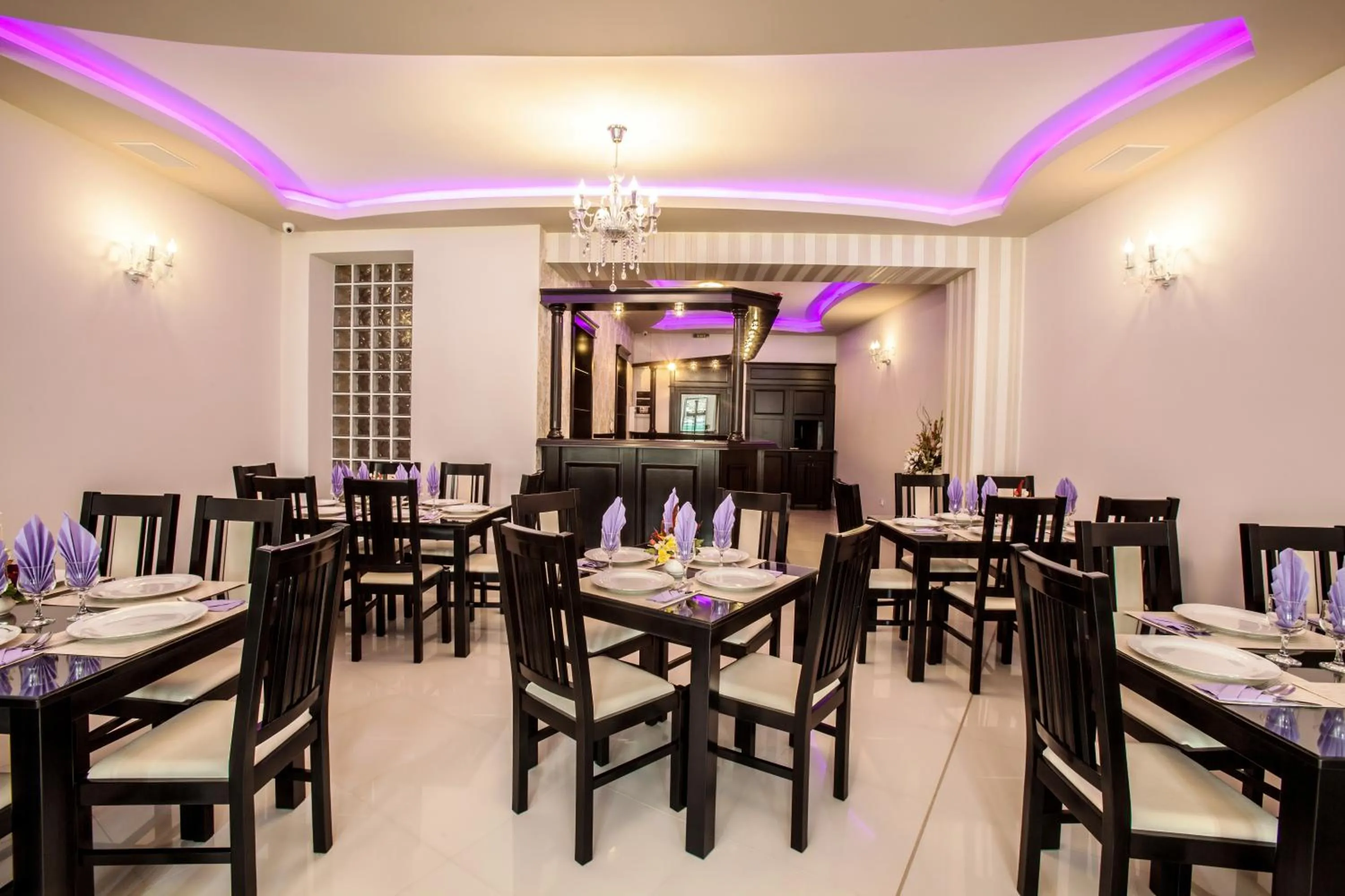 Restaurant/places to eat in Extravagance Hotel