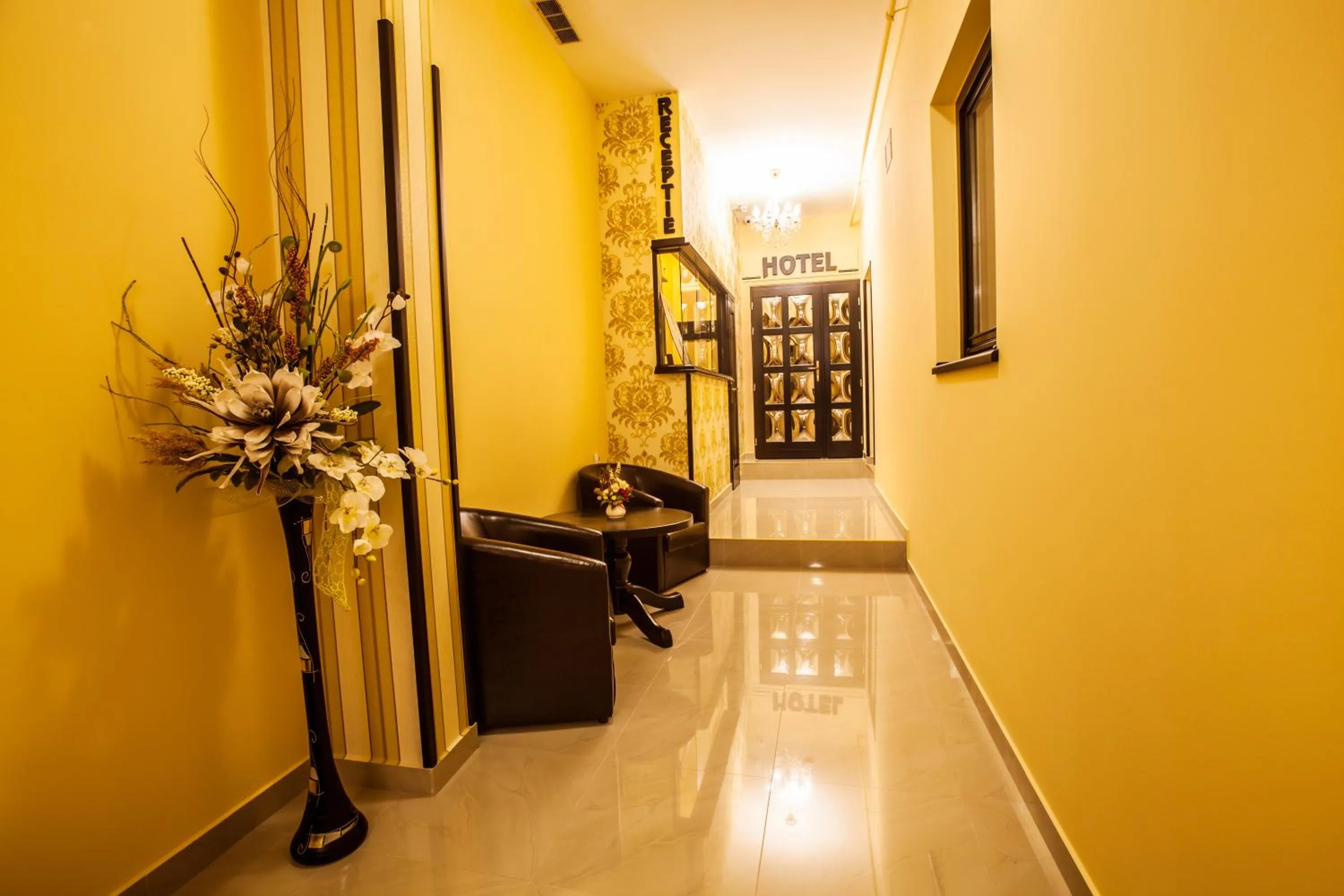 Lobby or reception in Extravagance Hotel