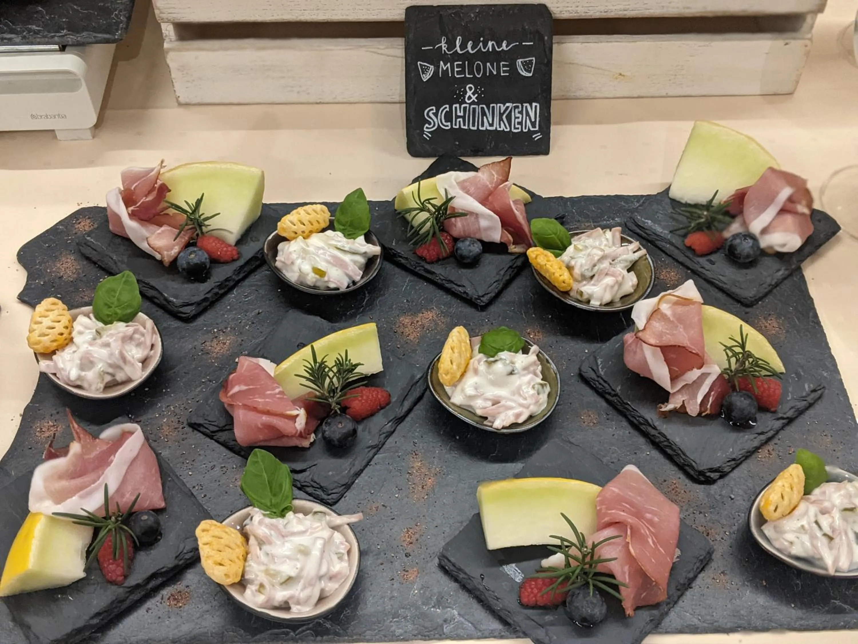 Breakfast in Rheinauer Hof - bed & breakfast