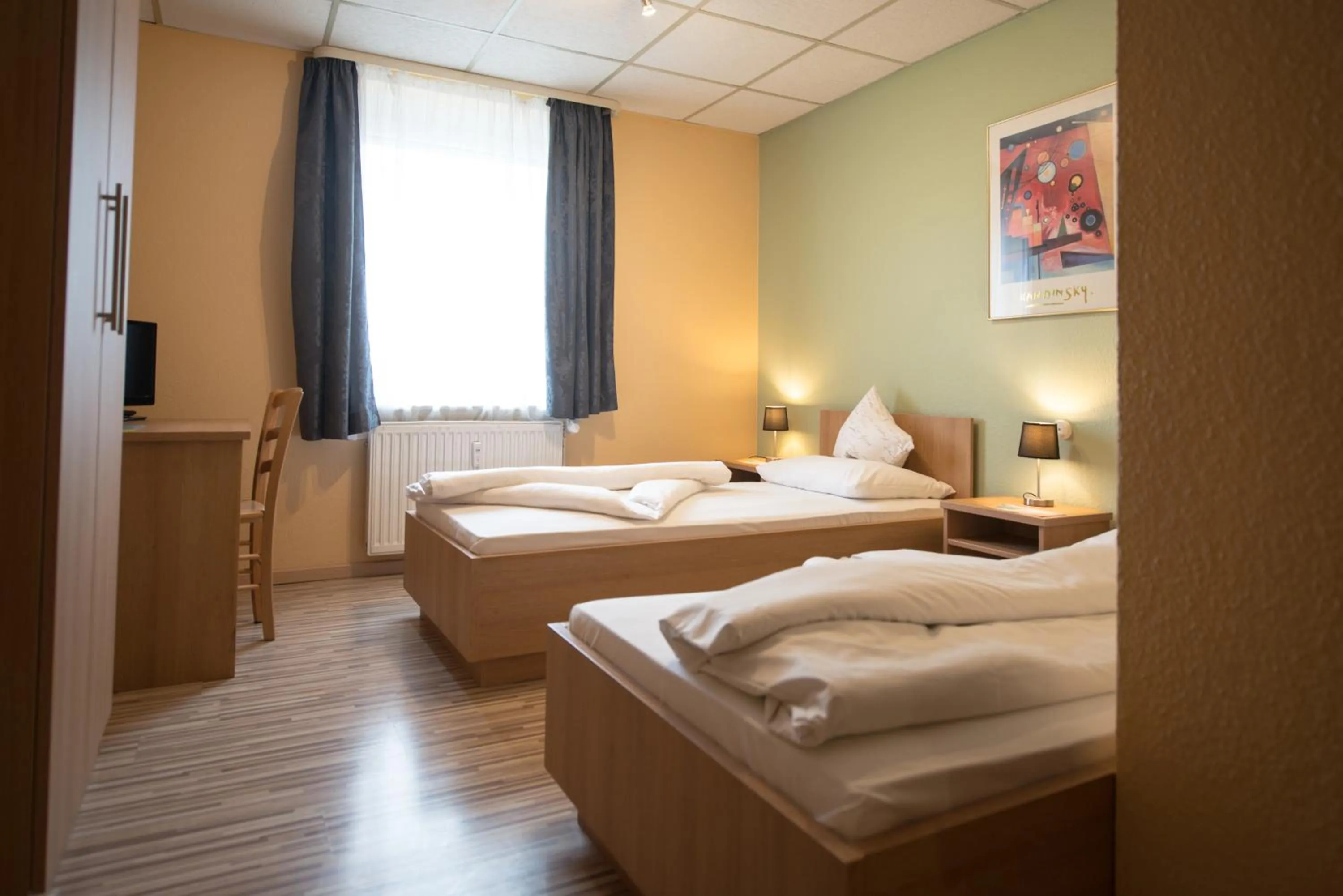 Photo of the whole room, Bed in Rheinauer Hof - bed & breakfast