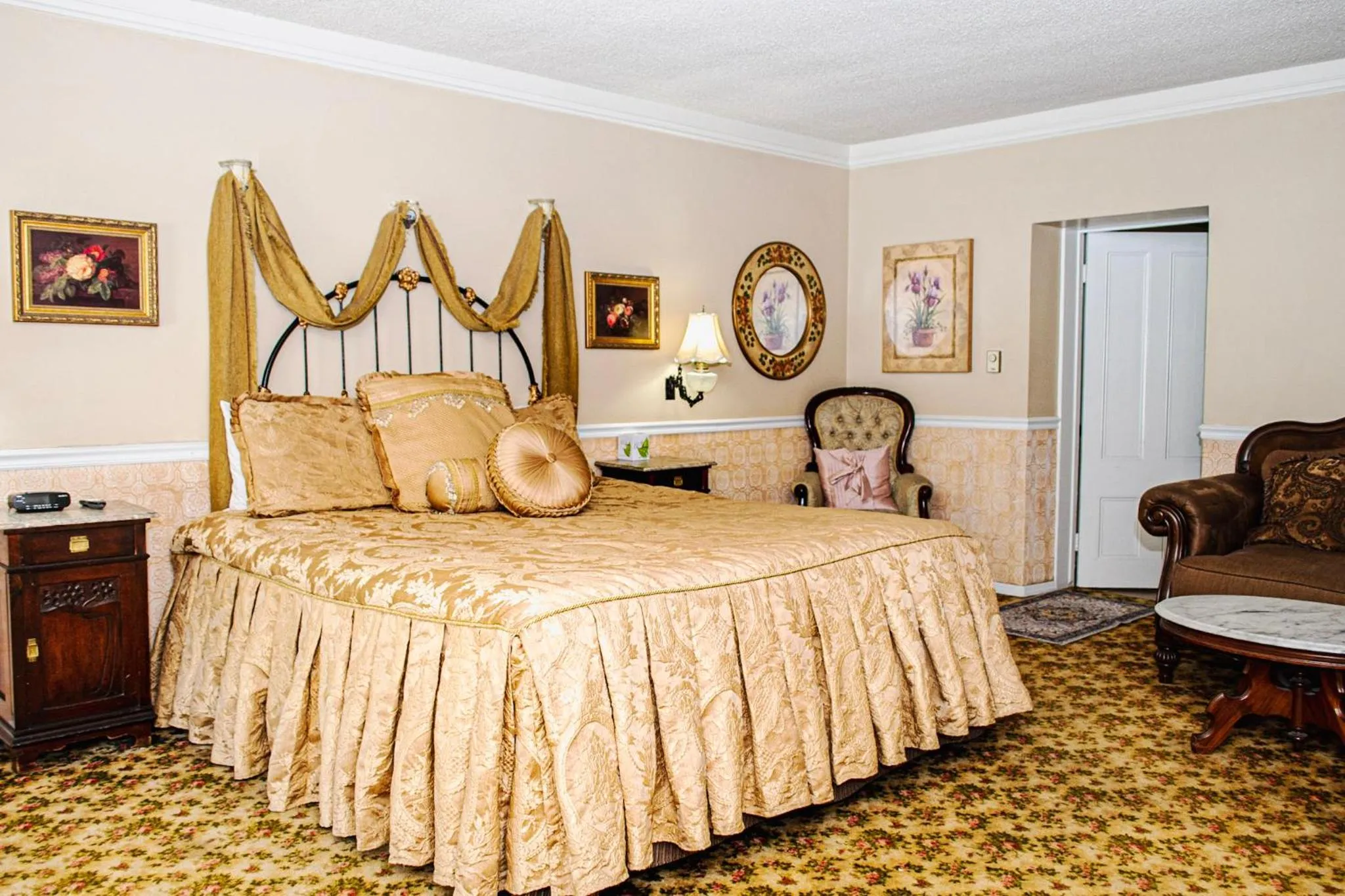 Bed in Gunn House Hotel