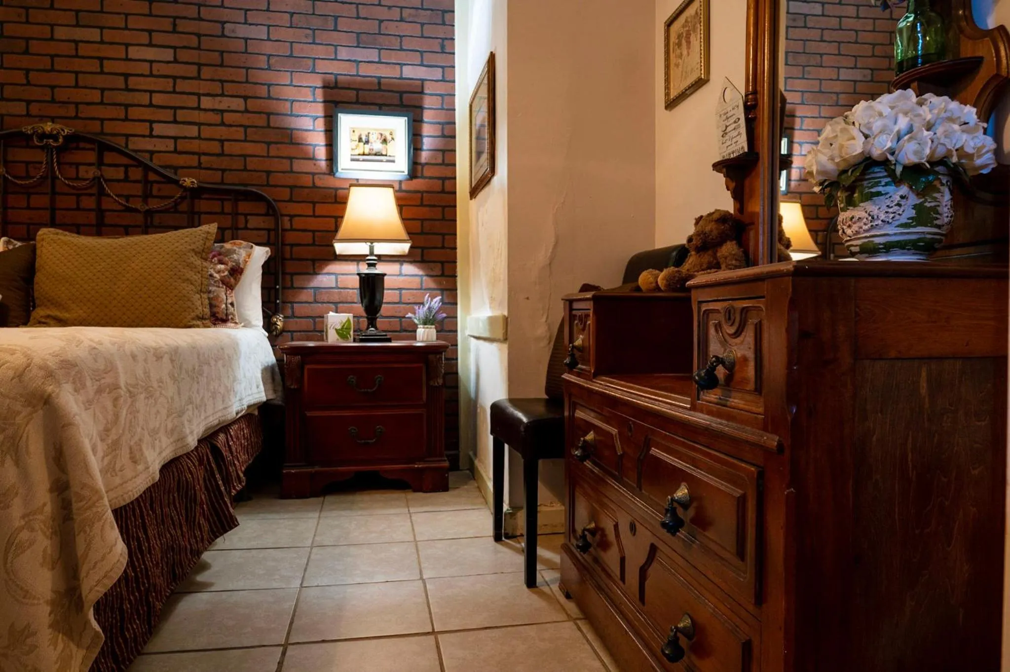 Bed in Gunn House Hotel