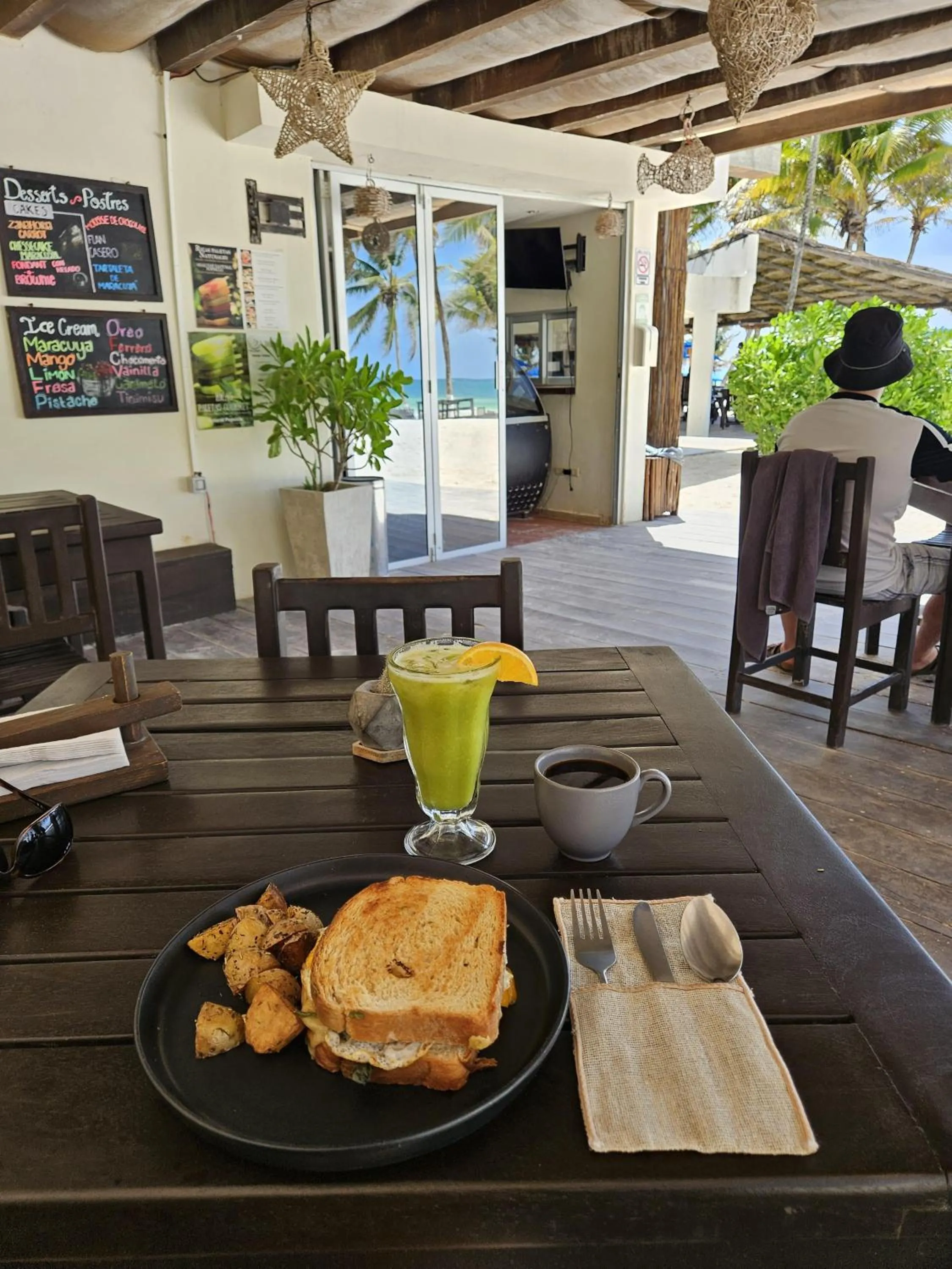 Food and drinks in El Paraiso Hotel Tulum