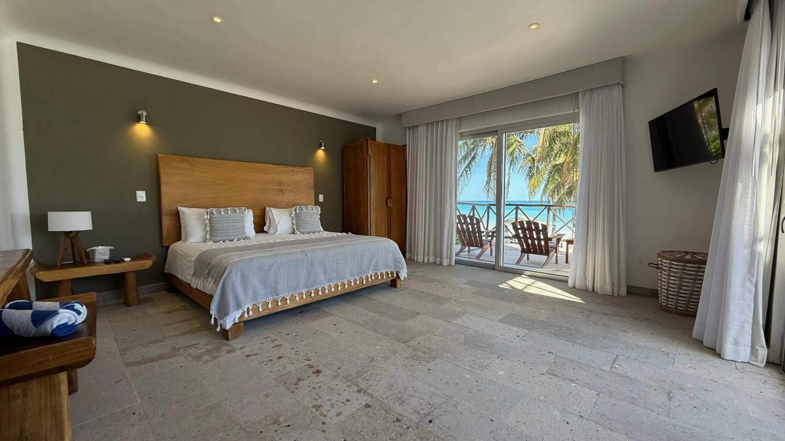 Swimming pool, Bed in El Paraiso Hotel Tulum