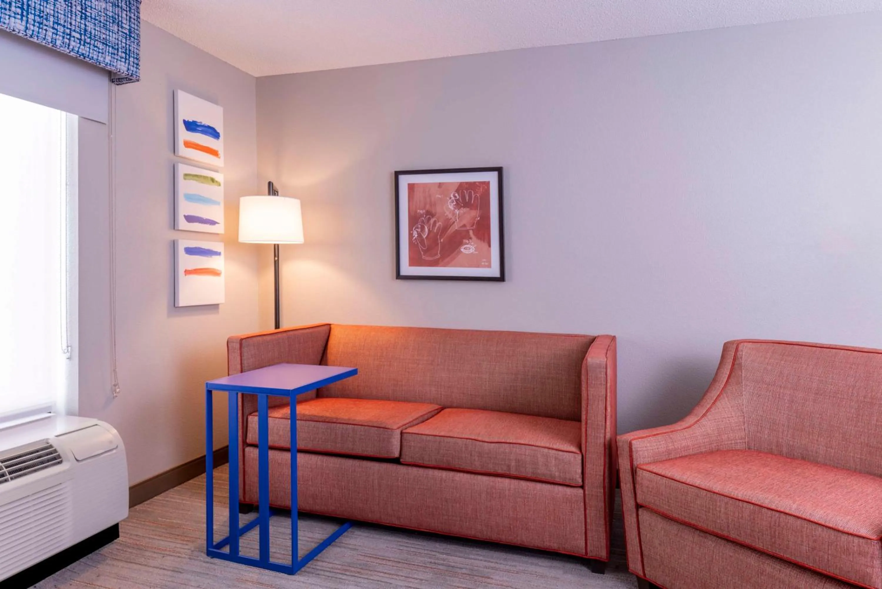 Living room in Hampton Inn & Suites St. Louis-Chesterfield