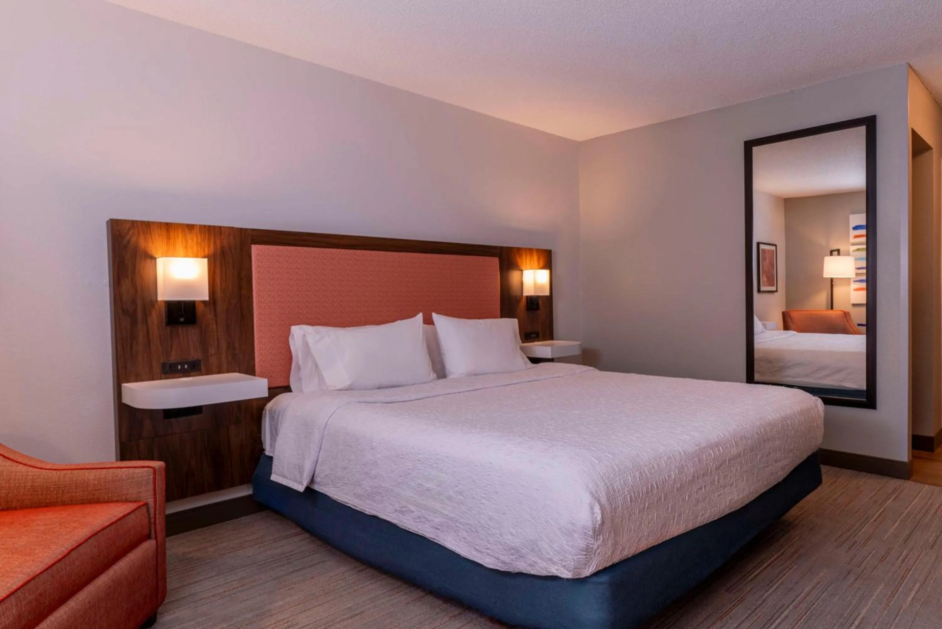 Bed in Hampton Inn & Suites St. Louis-Chesterfield