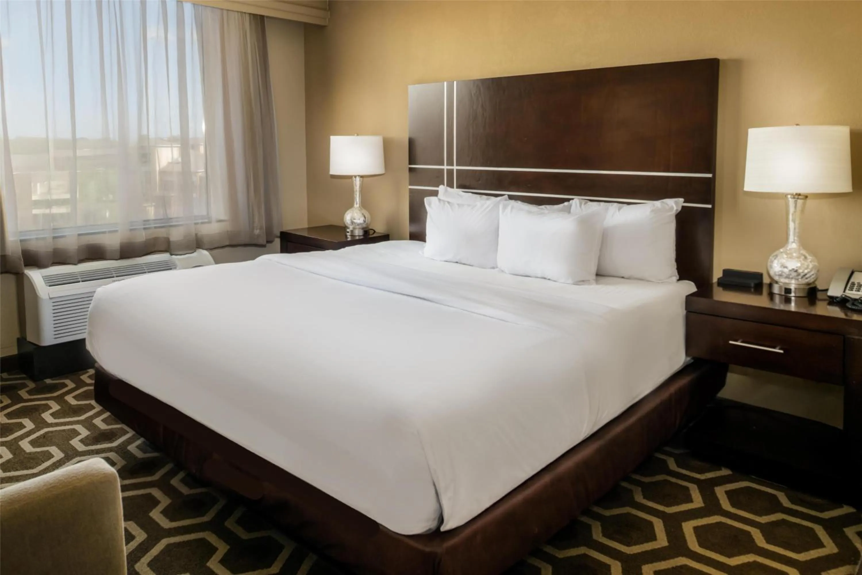 Bed in Embassy Suites by Hilton St Louis Airport