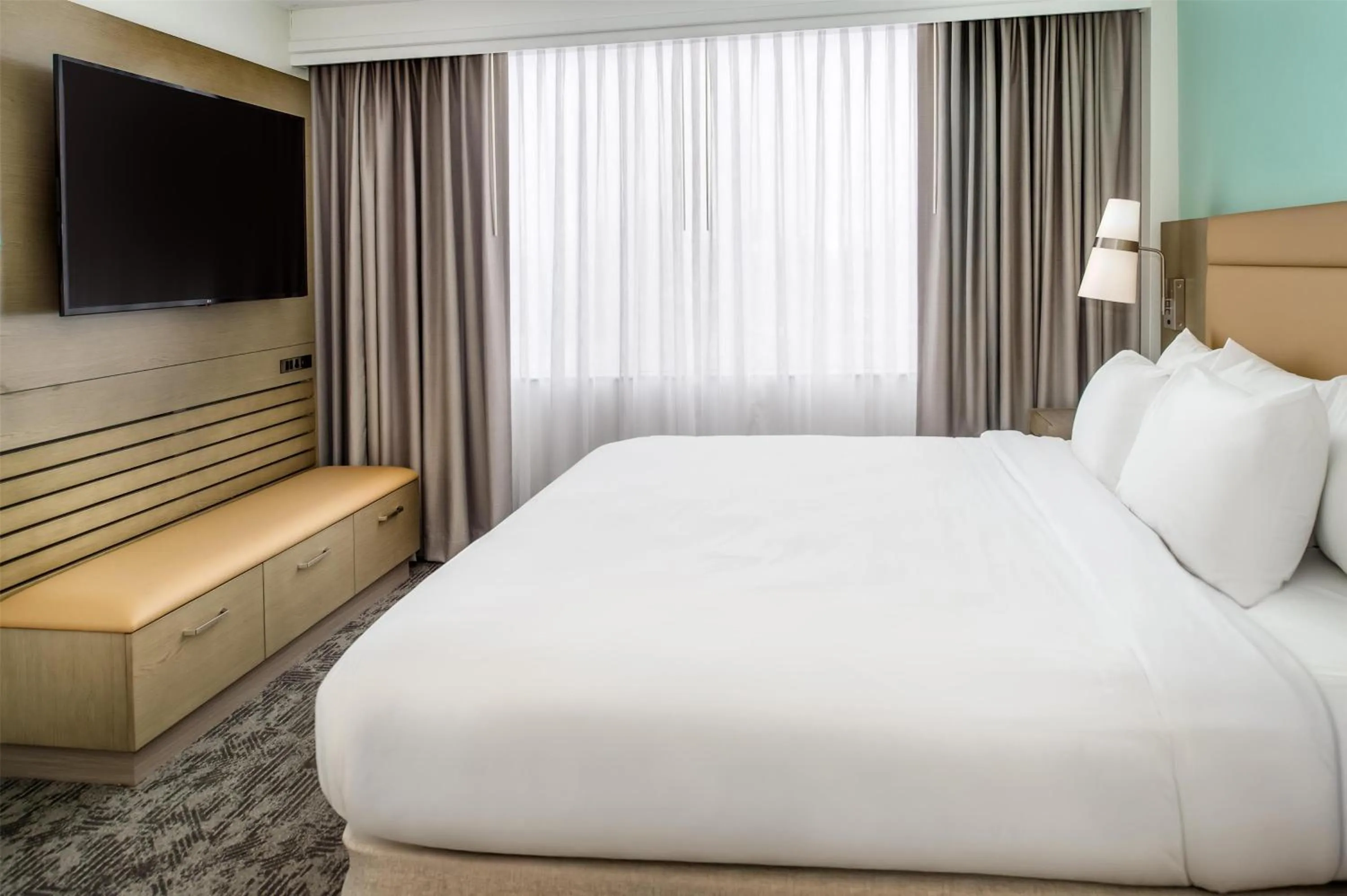 Bed in Embassy Suites by Hilton St Louis Airport