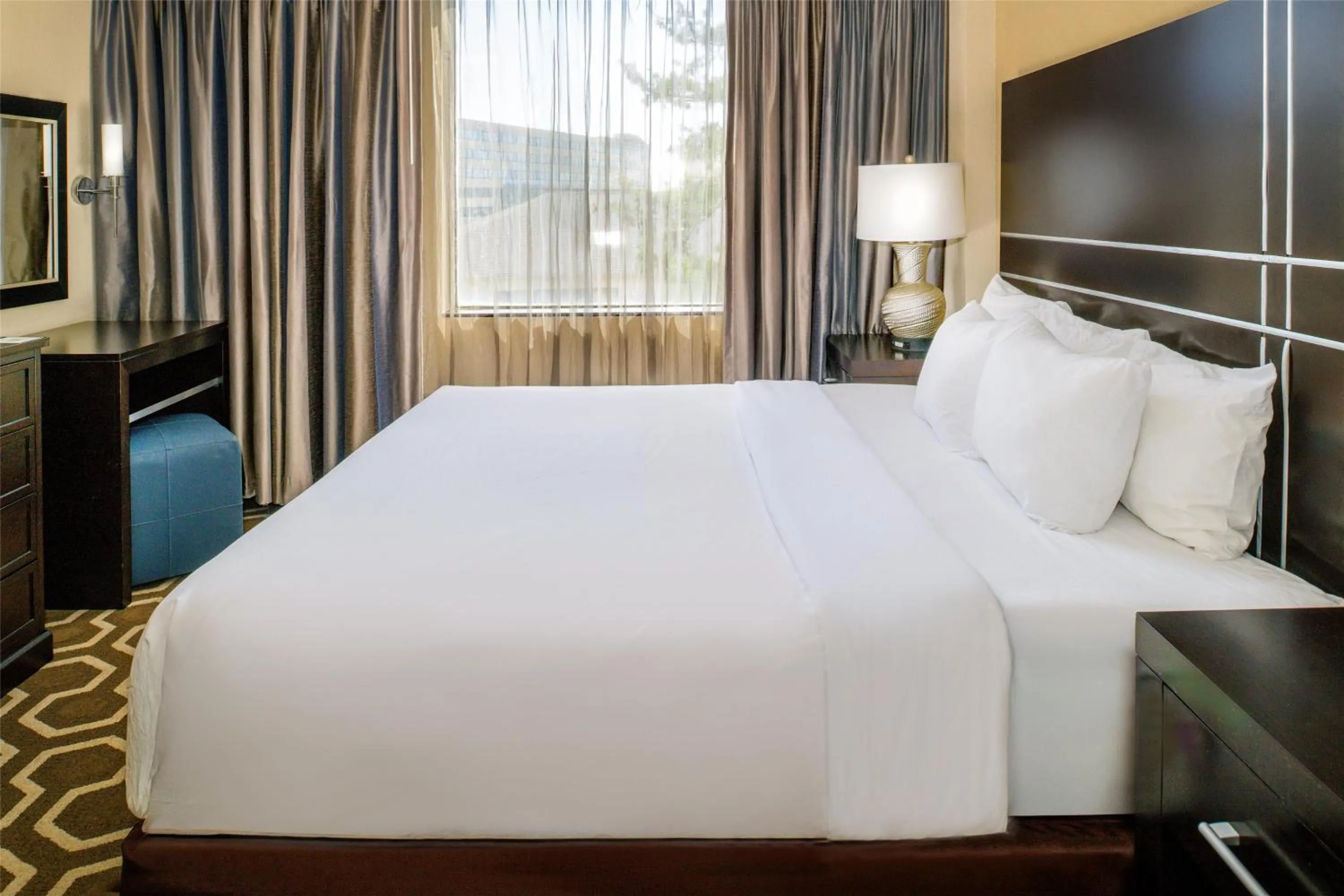 Bed in Embassy Suites by Hilton St Louis Airport