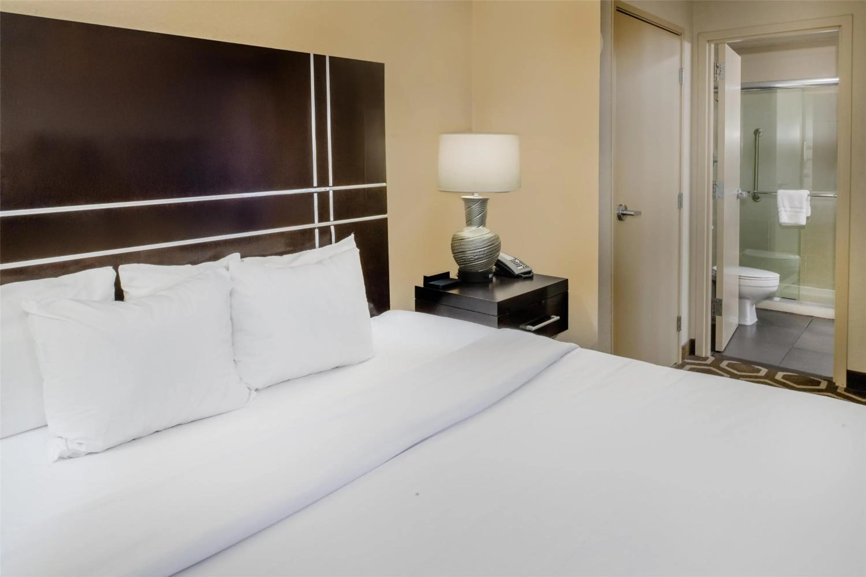 Bed in Embassy Suites by Hilton St Louis Airport