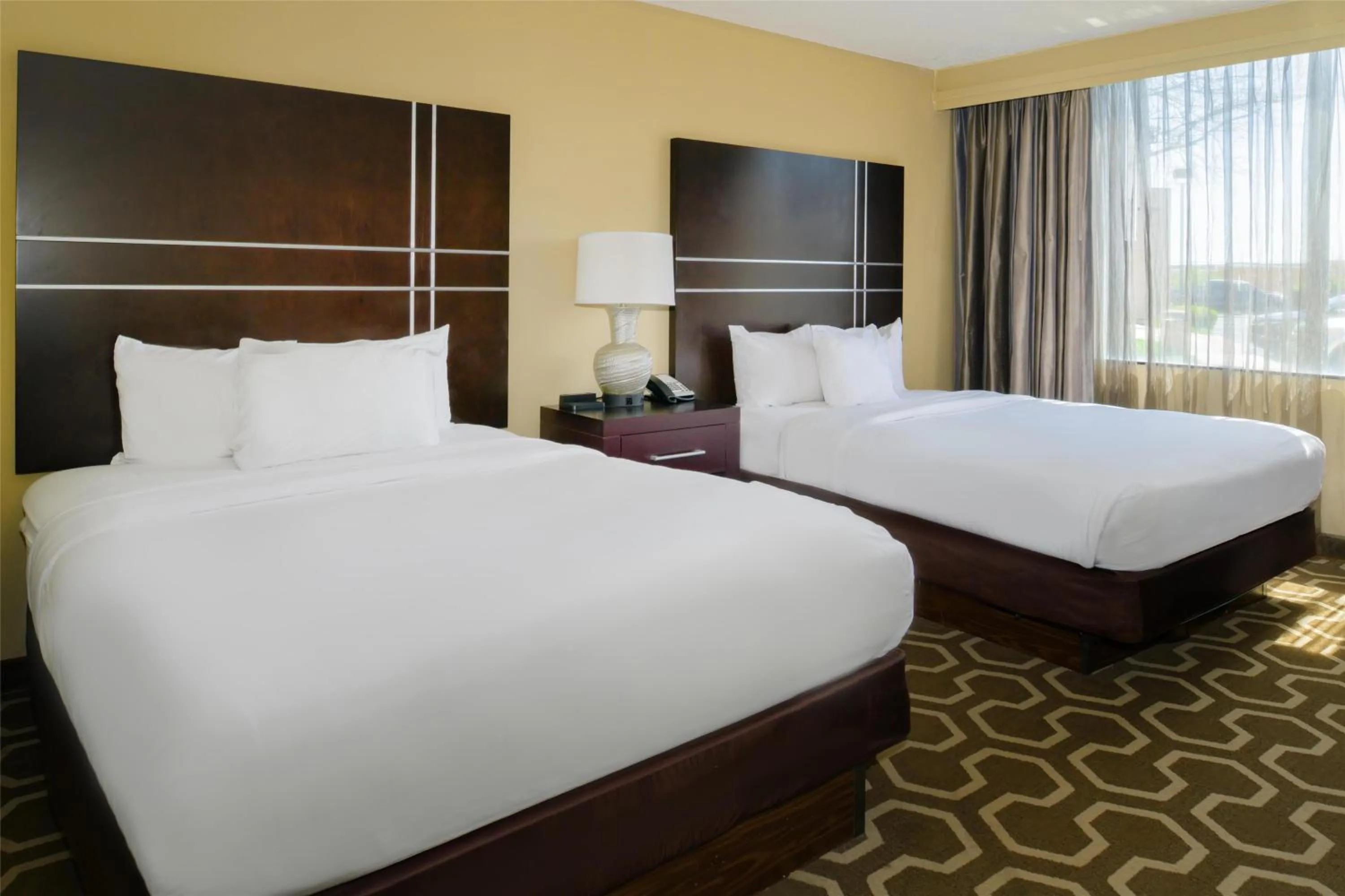 Bed in Embassy Suites by Hilton St Louis Airport