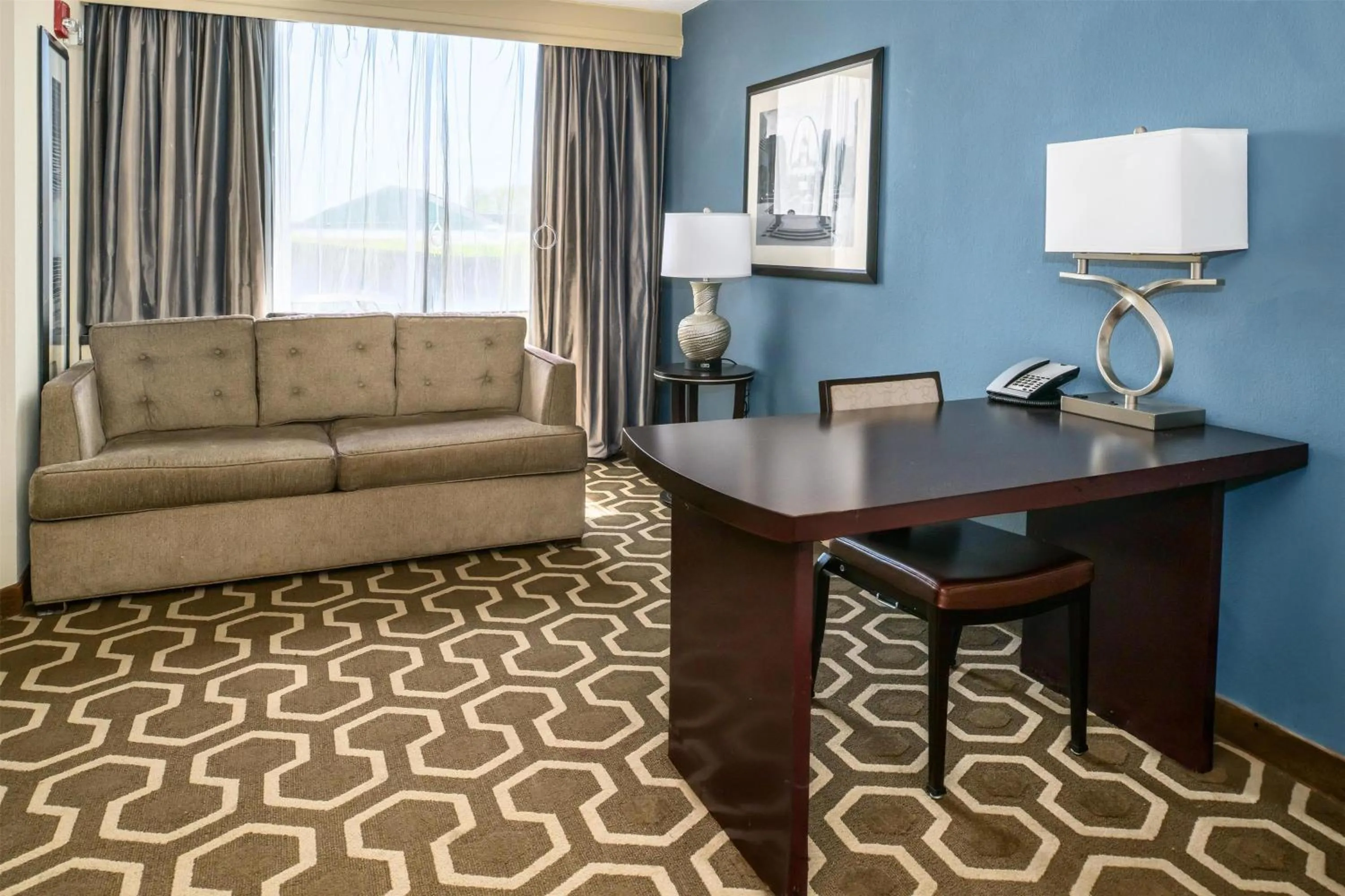 Bedroom in Embassy Suites by Hilton St Louis Airport