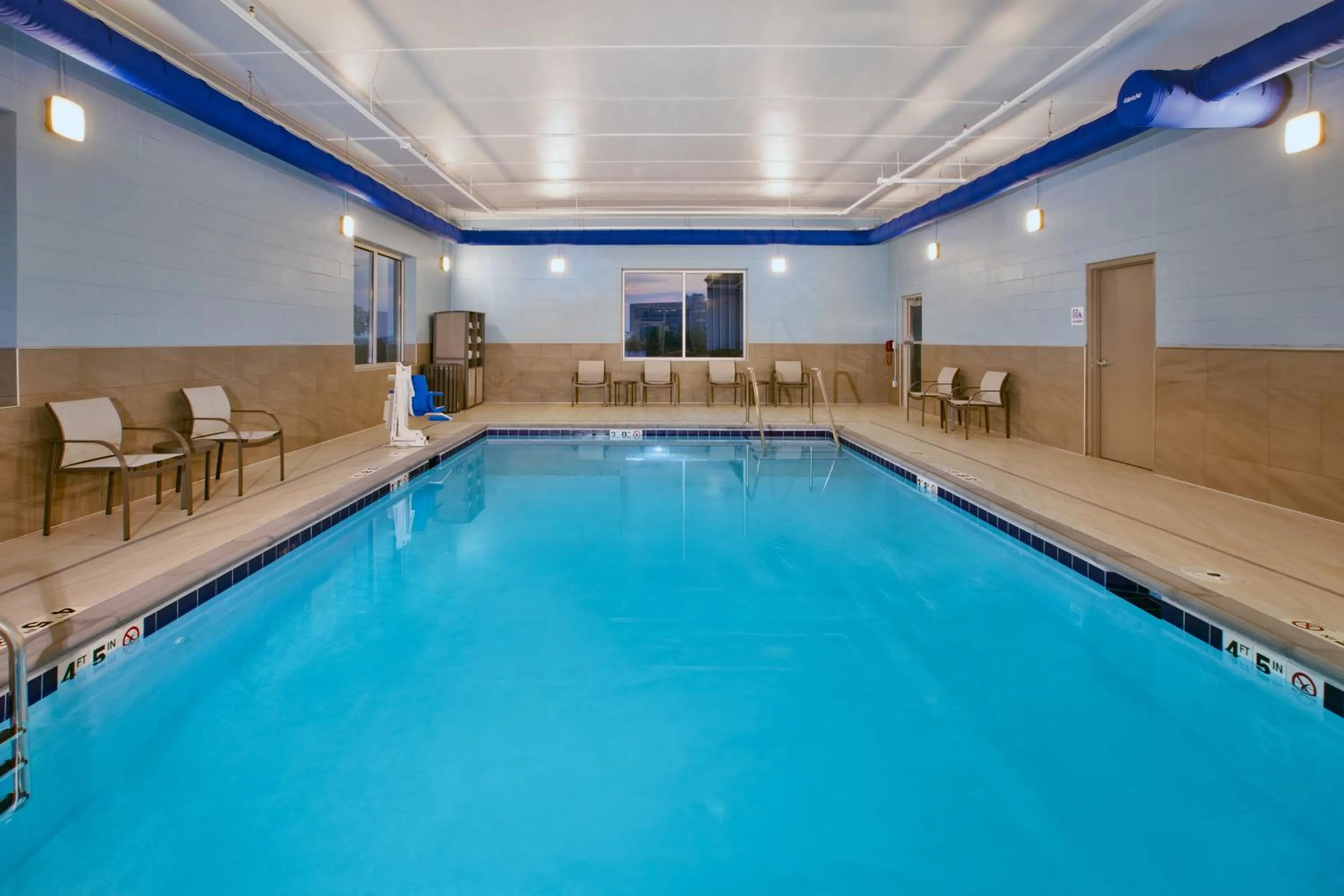 Swimming pool in Holiday Inn Express & Suites Eden Prairie - Minneapolis by IHG