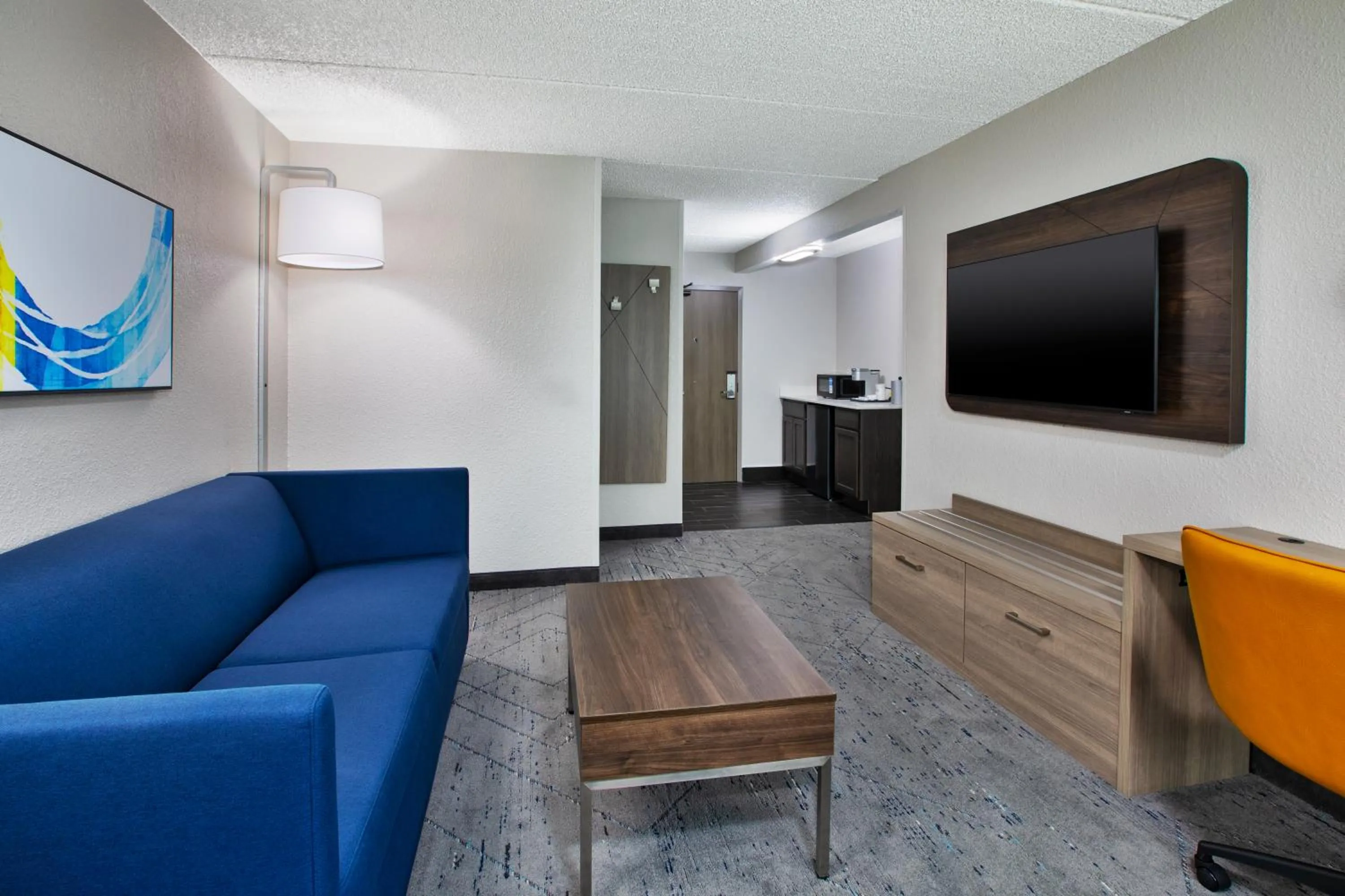 Living room in Holiday Inn Express & Suites Eden Prairie - Minneapolis by IHG