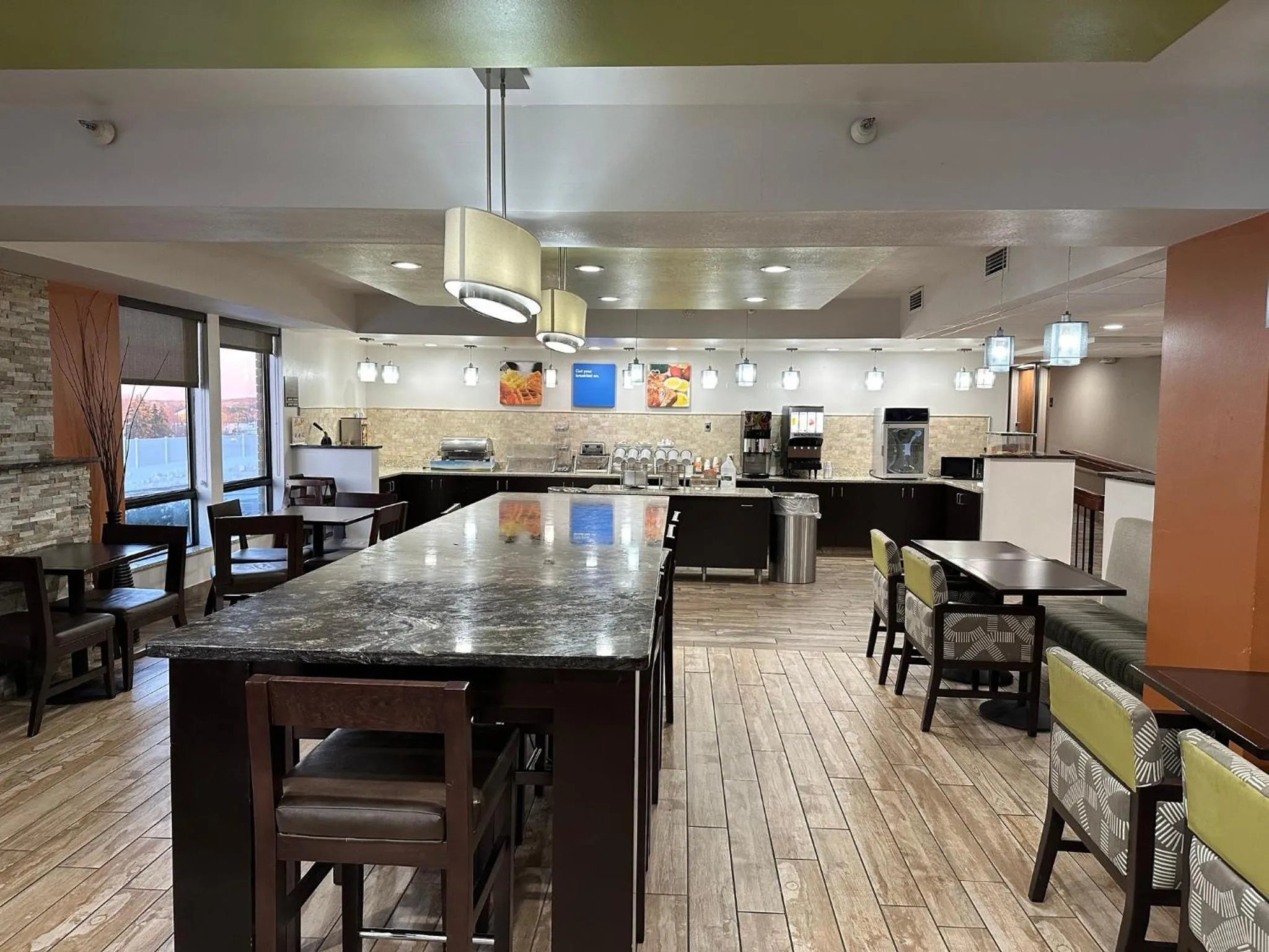 Breakfast in Holiday Inn Express & Suites Eden Prairie - Minneapolis by IHG