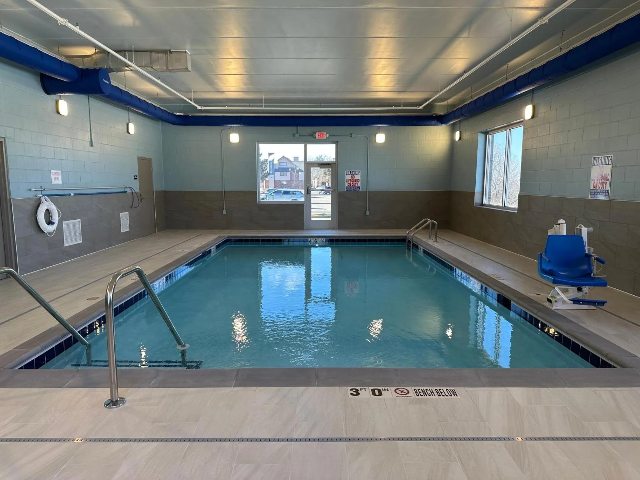 Swimming pool in Holiday Inn Express & Suites Eden Prairie - Minneapolis by IHG