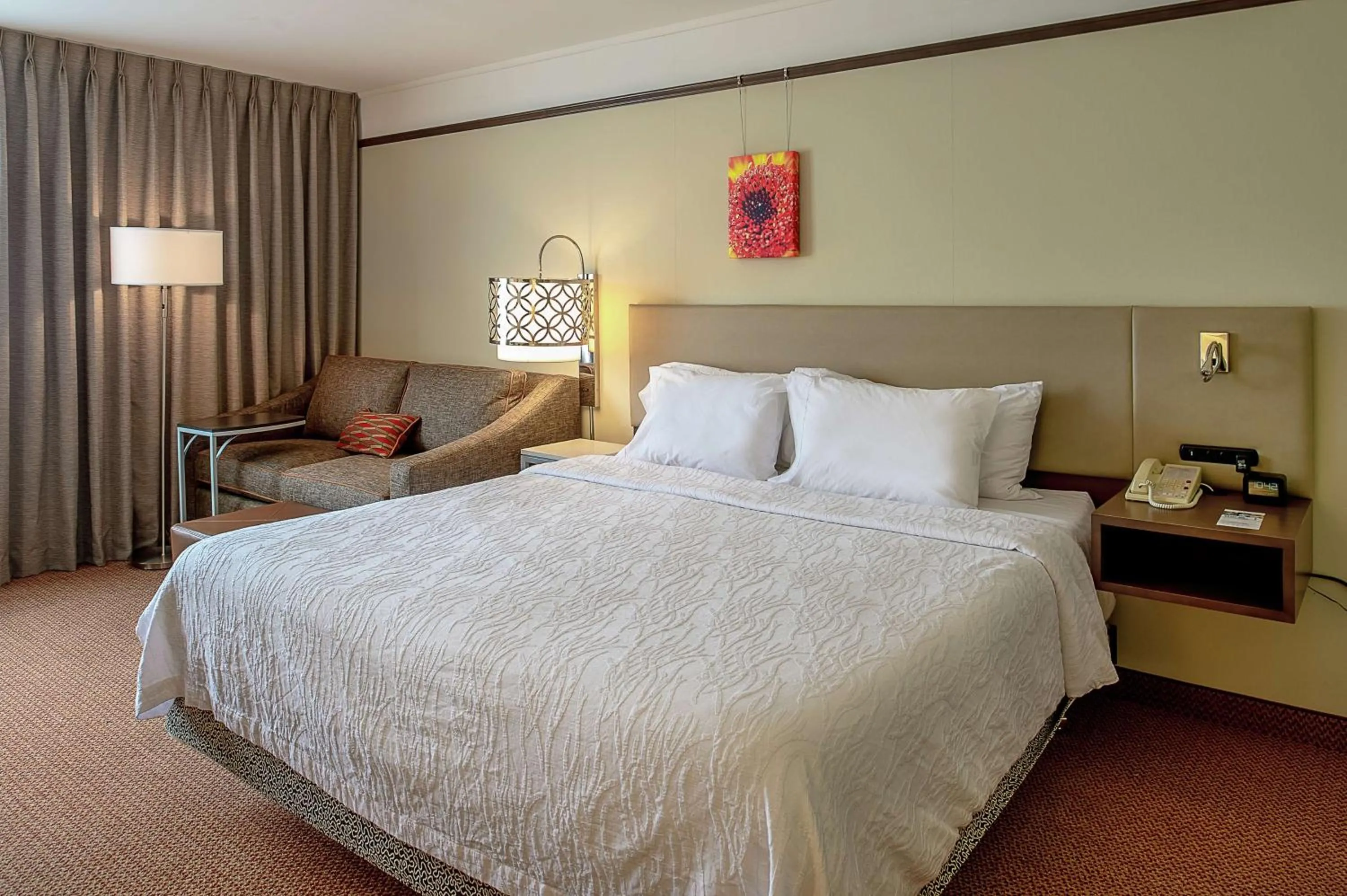 Living room, Bed in Hilton Garden Inn St. Louis/Chesterfield