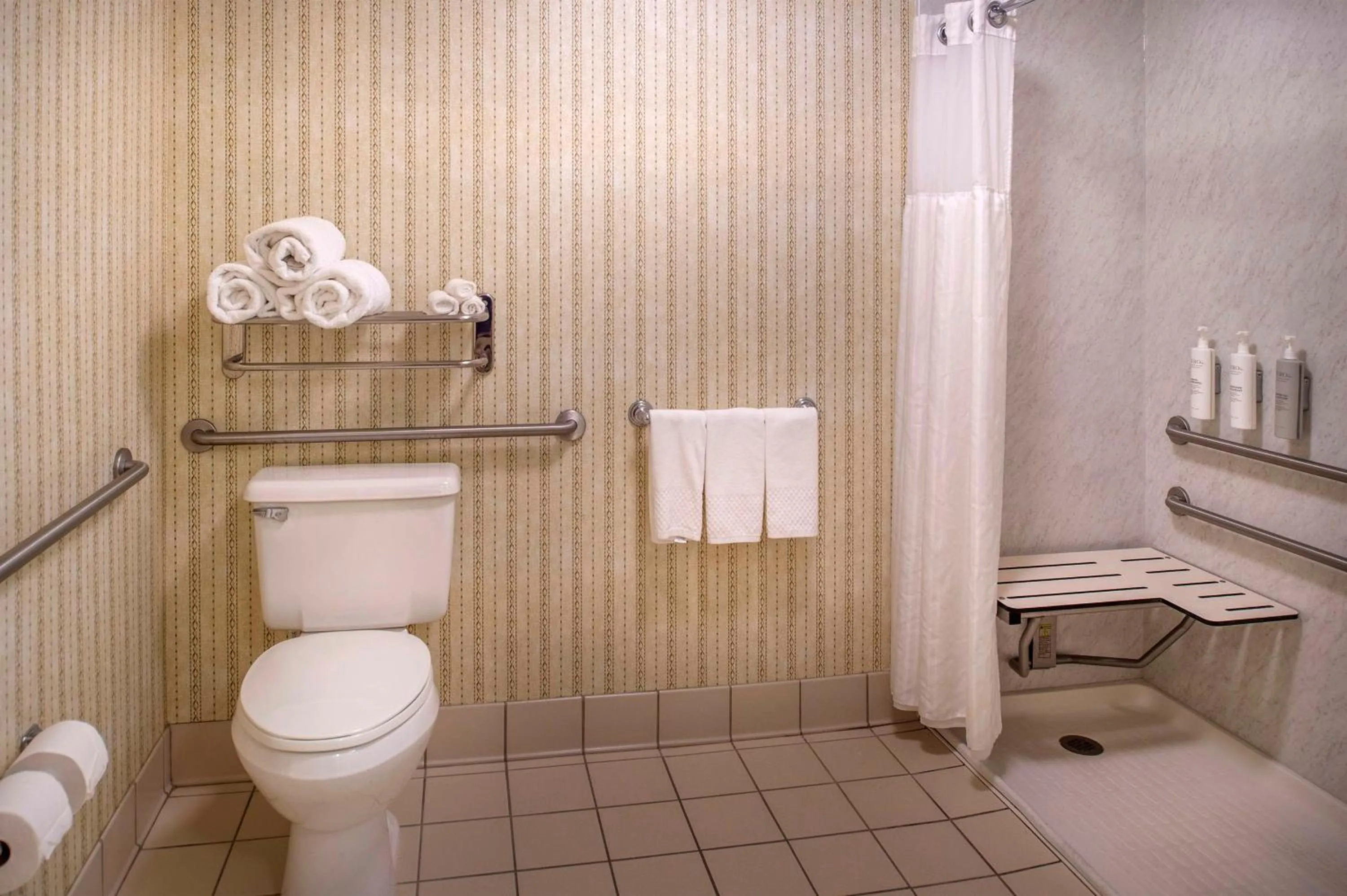 Bathroom in Hilton Garden Inn St. Louis/Chesterfield