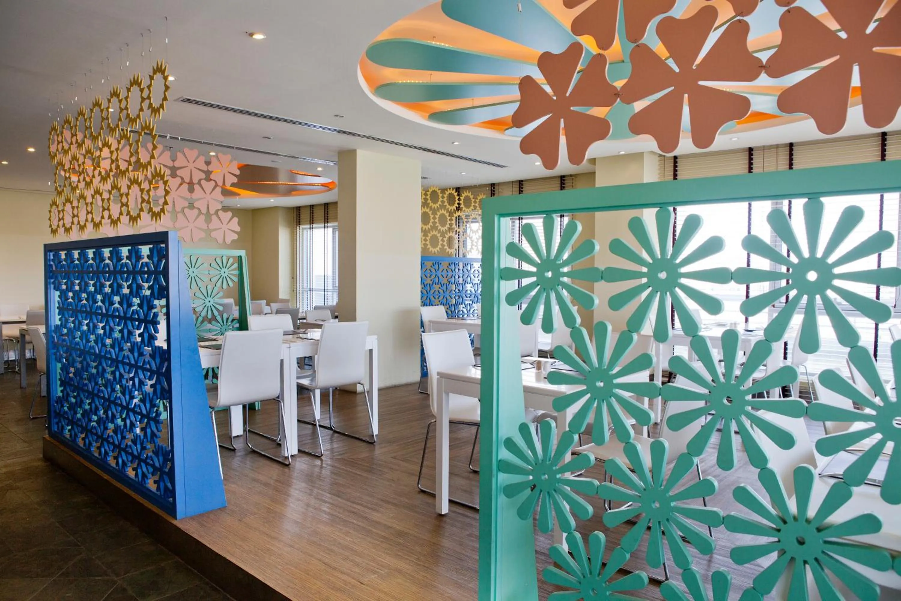 Restaurant/places to eat in Al Raya Suites Hotel