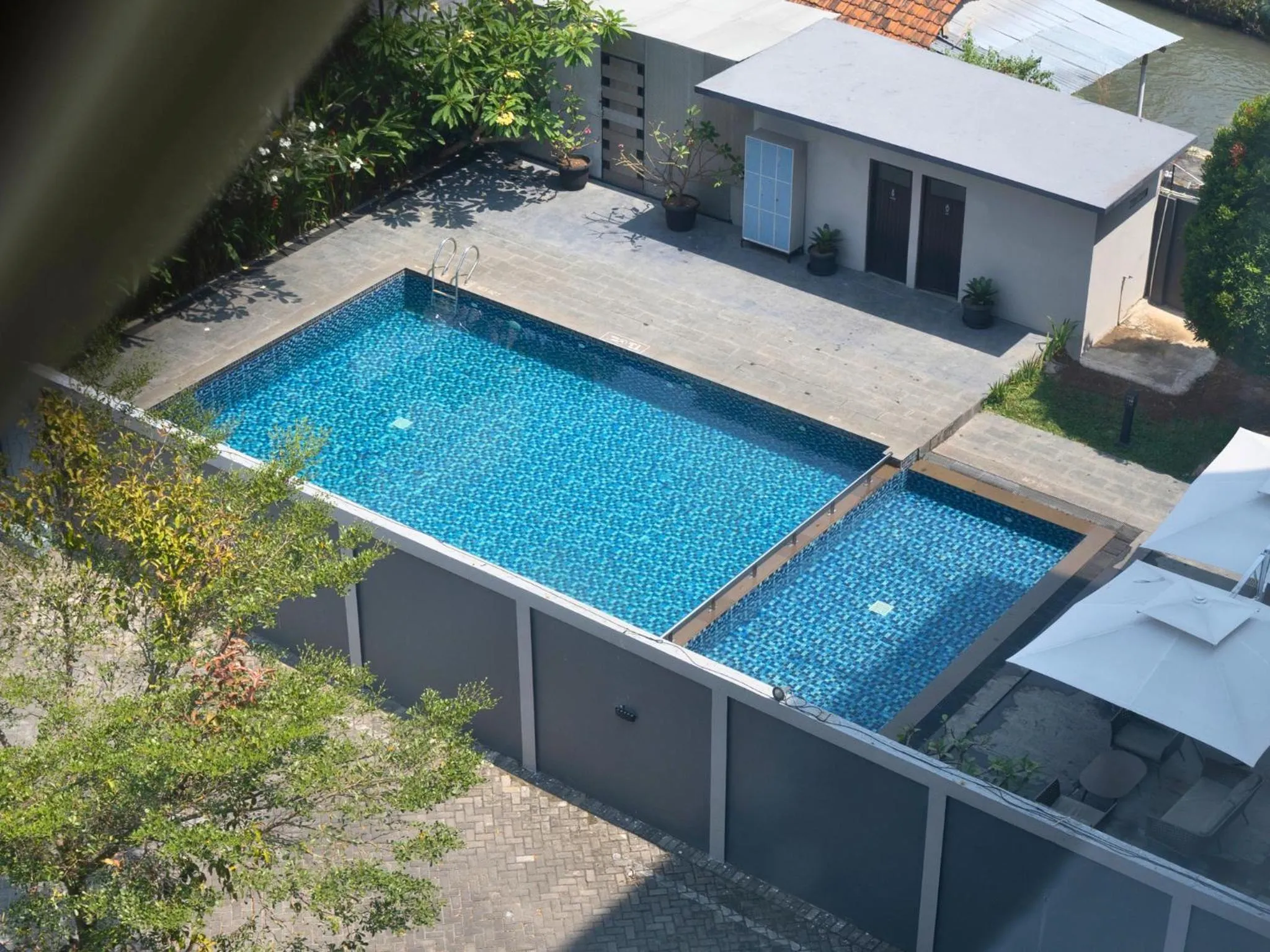 Swimming pool in Laska Hotel Subang