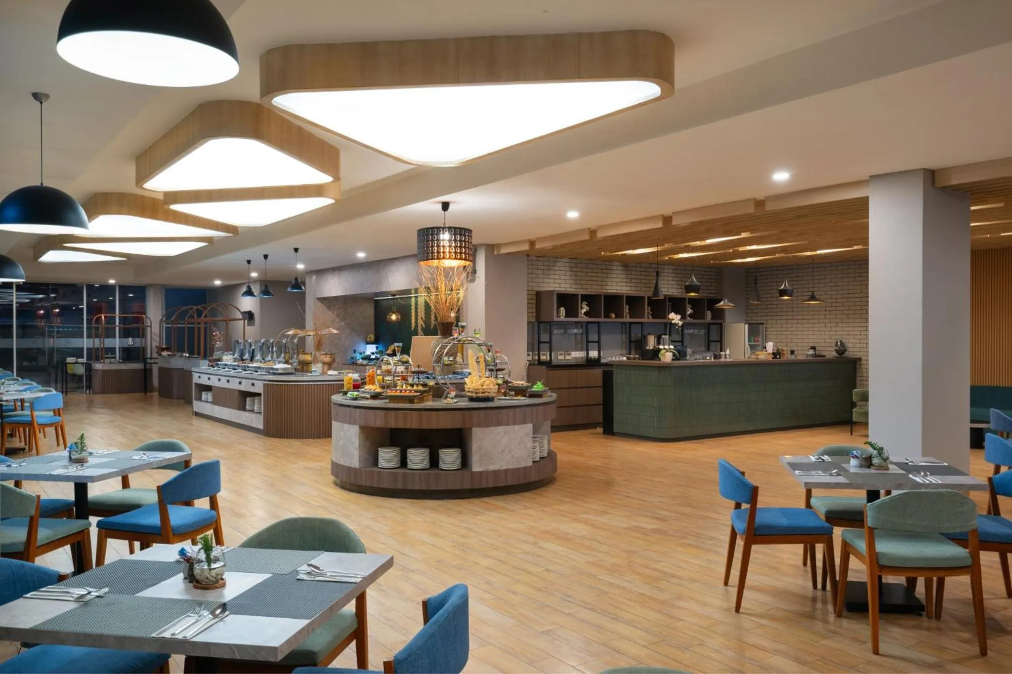 Restaurant/places to eat in favehotel Subang