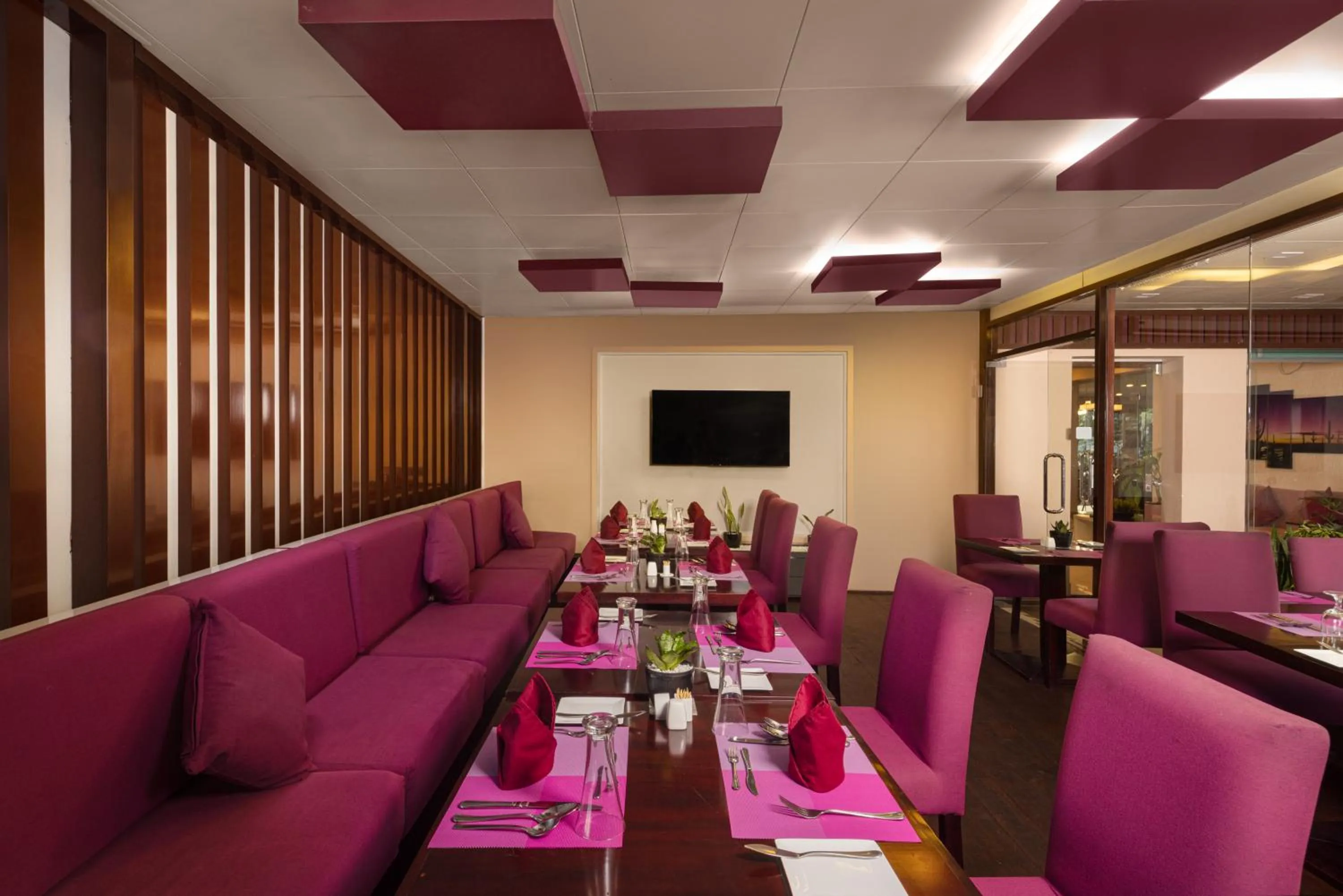 Restaurant/places to eat in View360