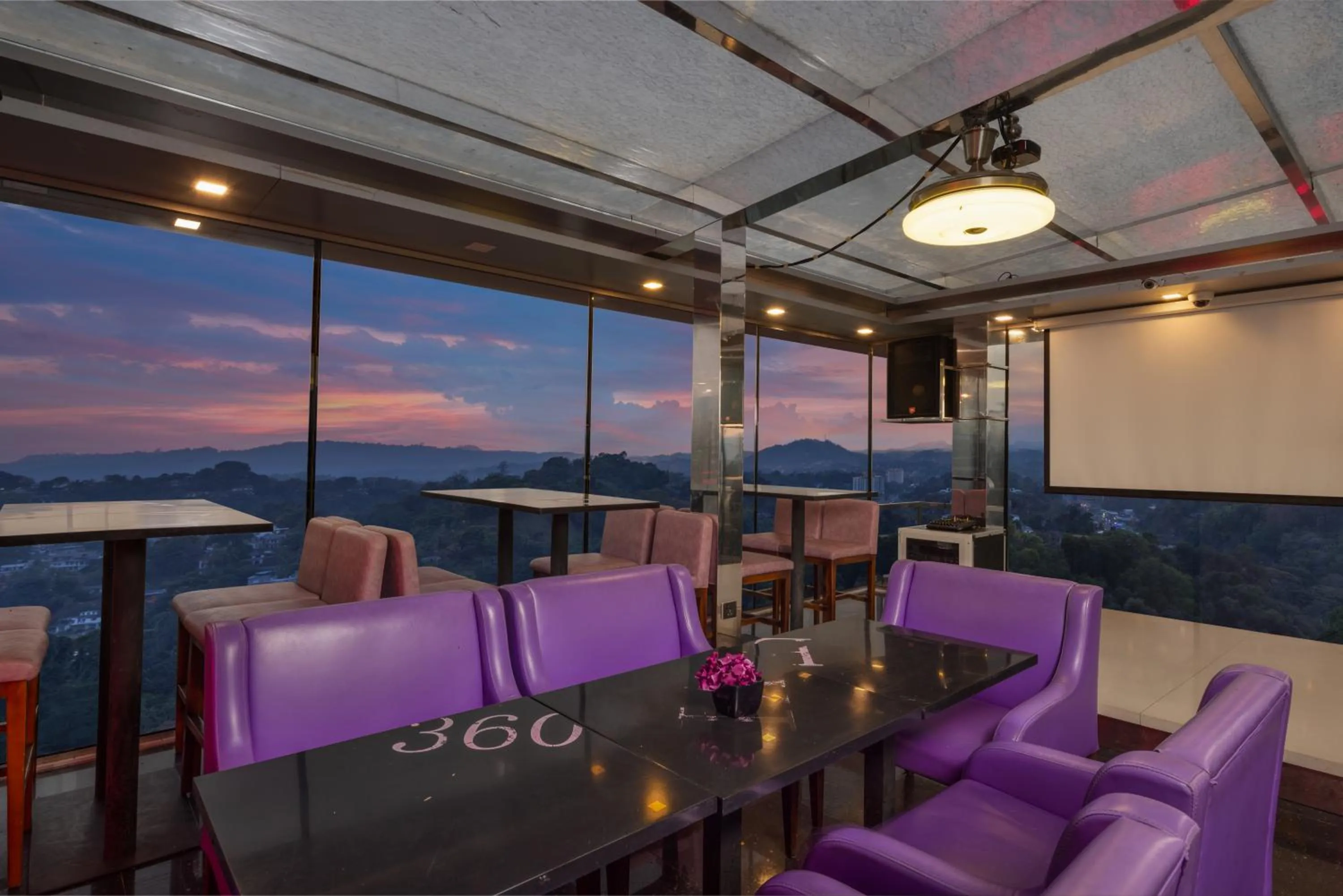 Lounge or bar in View360