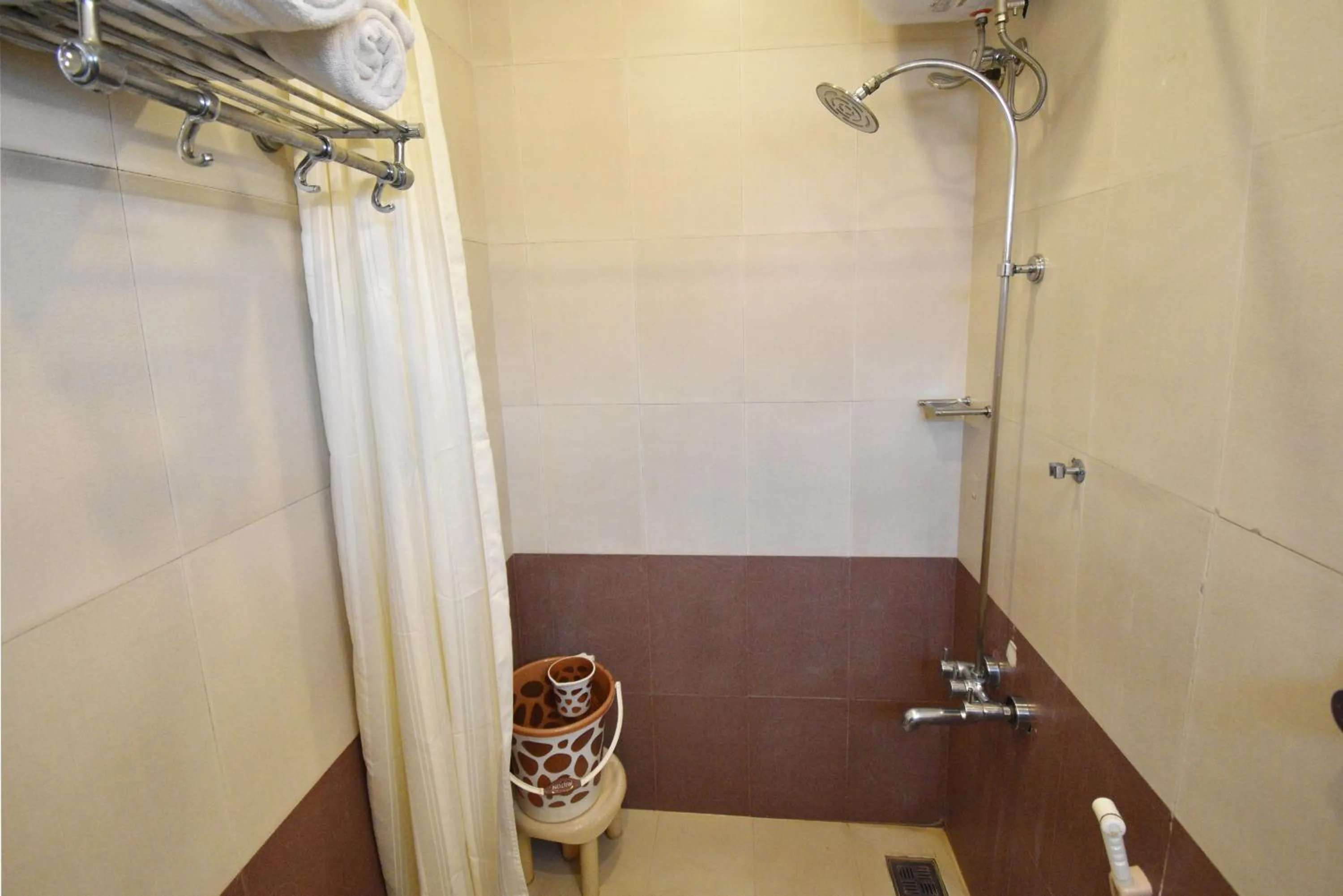 Public Bath in Pondicherry Executive Inn