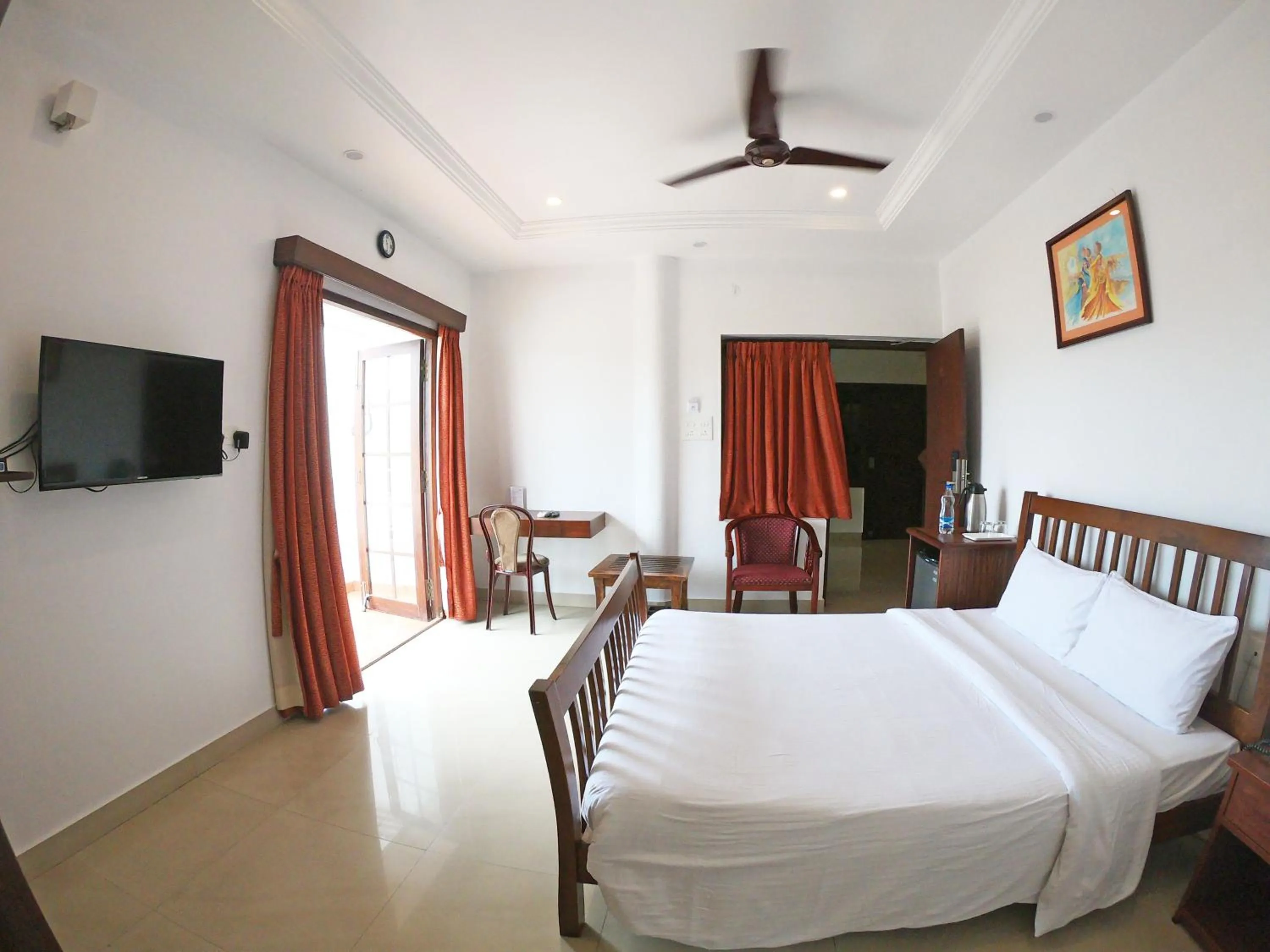 Photo of the whole room, Bed in Pondicherry Executive Inn