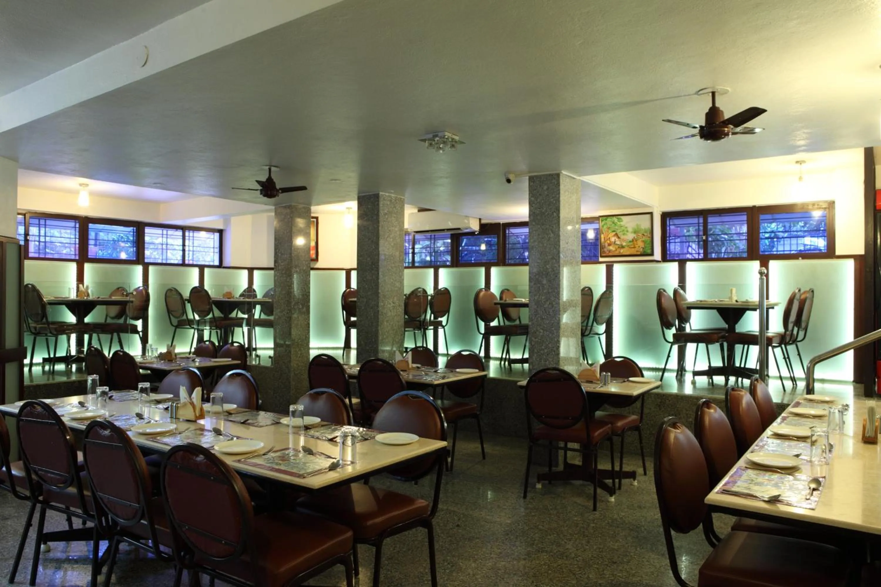 Restaurant/places to eat in Pondicherry Executive Inn