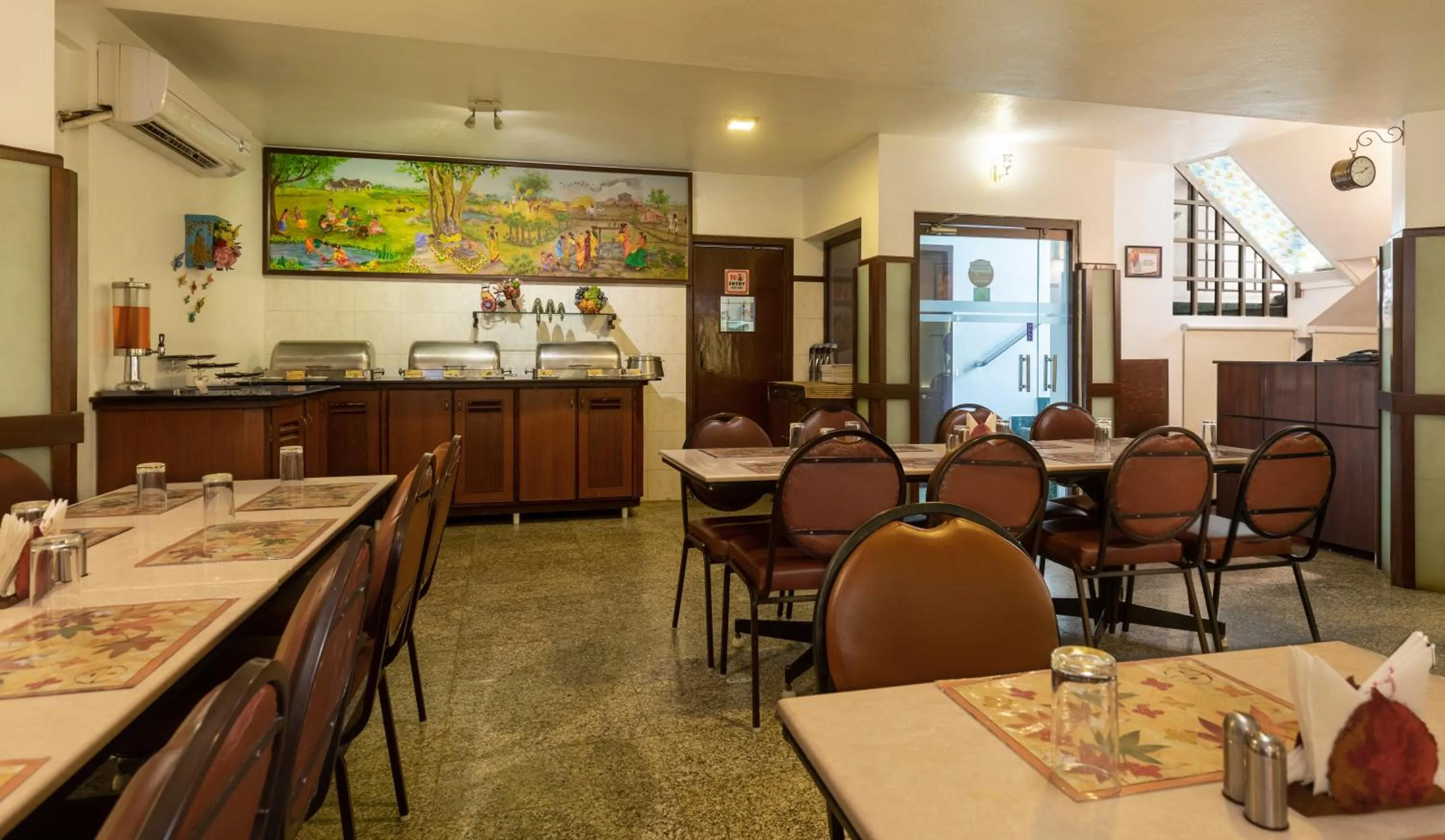 Restaurant/places to eat in Pondicherry Executive Inn