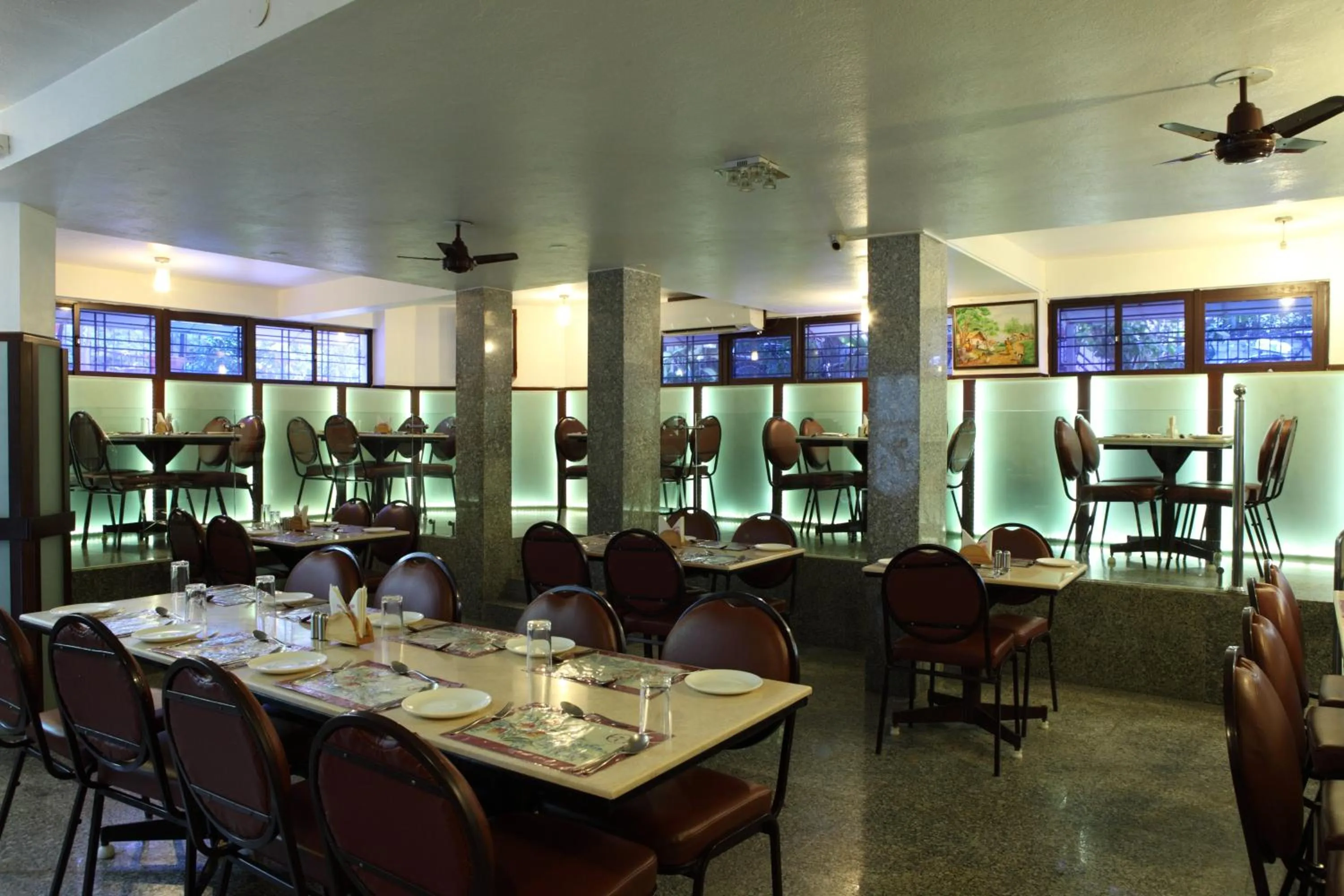 Restaurant/places to eat in Pondicherry Executive Inn