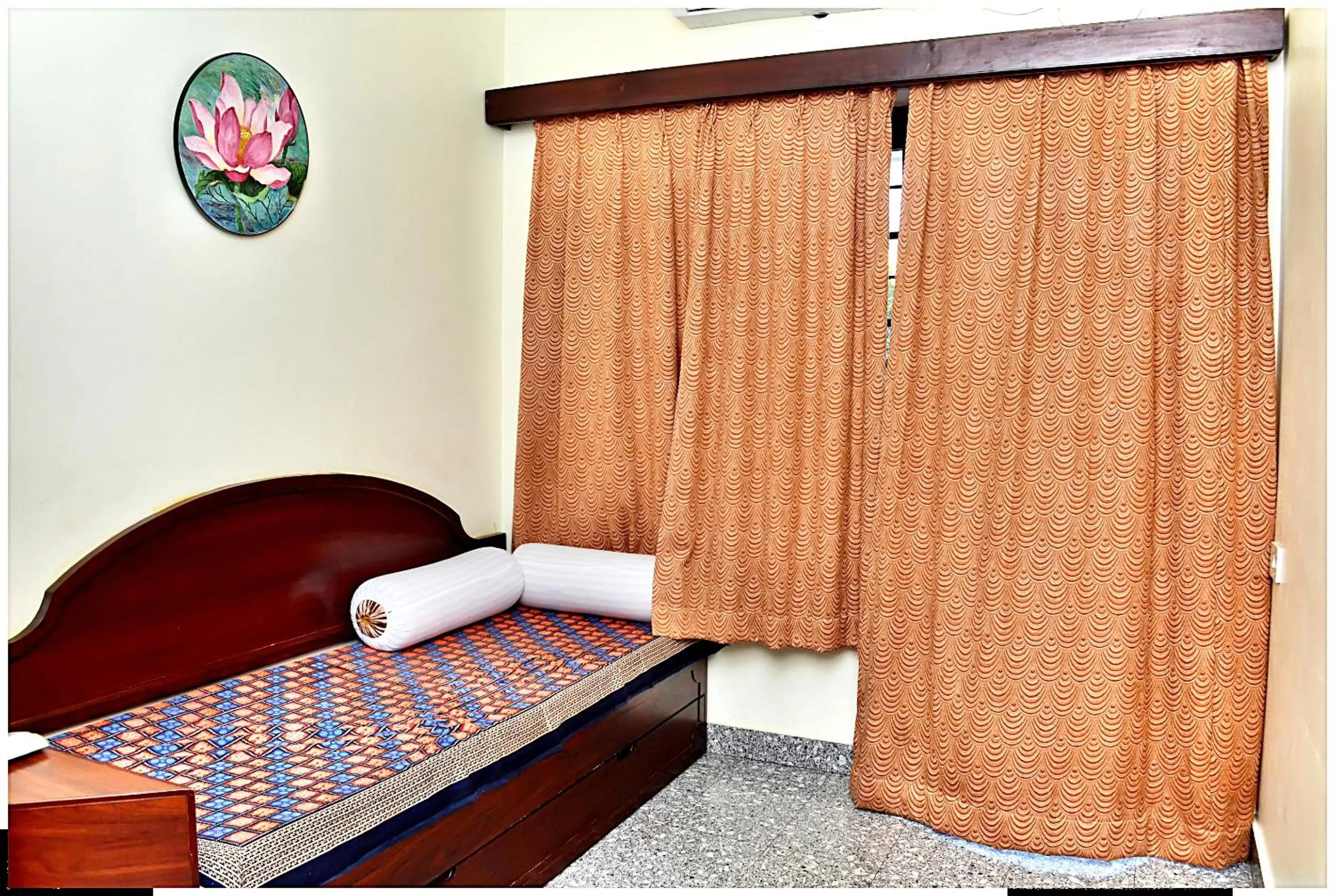 Bed in Pondicherry Executive Inn