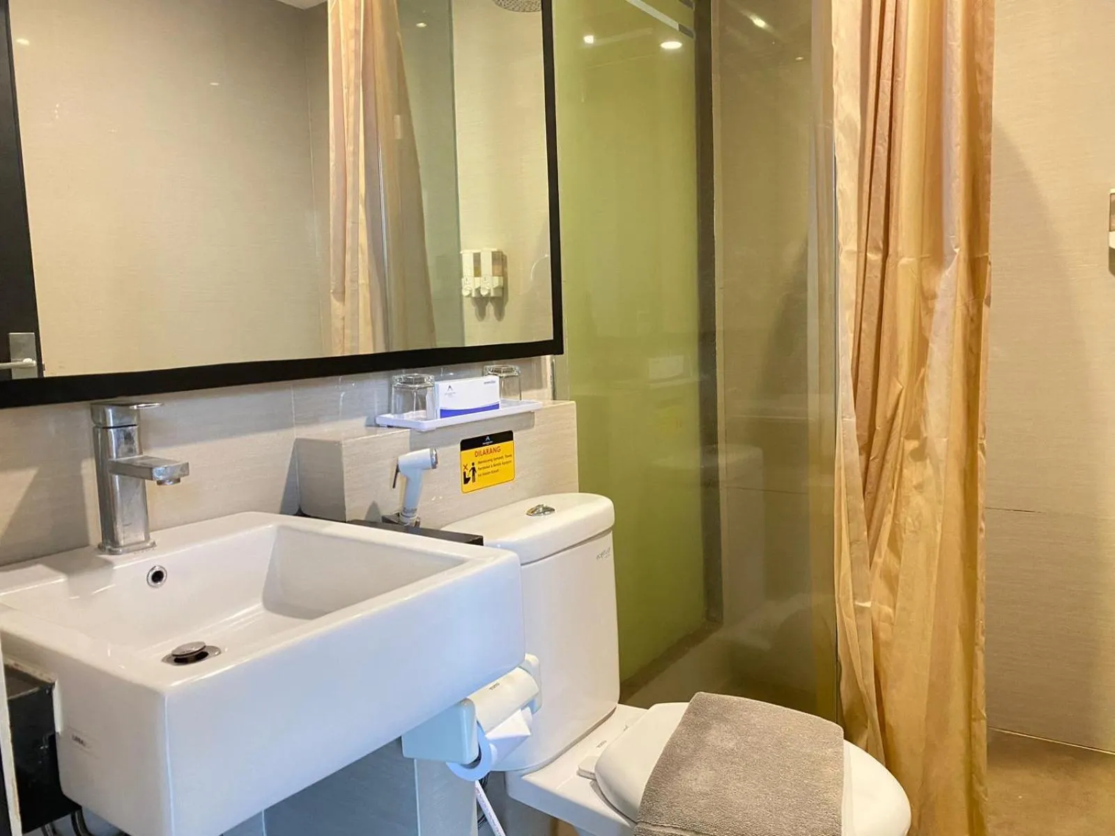 Shower, Bathroom in Atlantic City Hotel