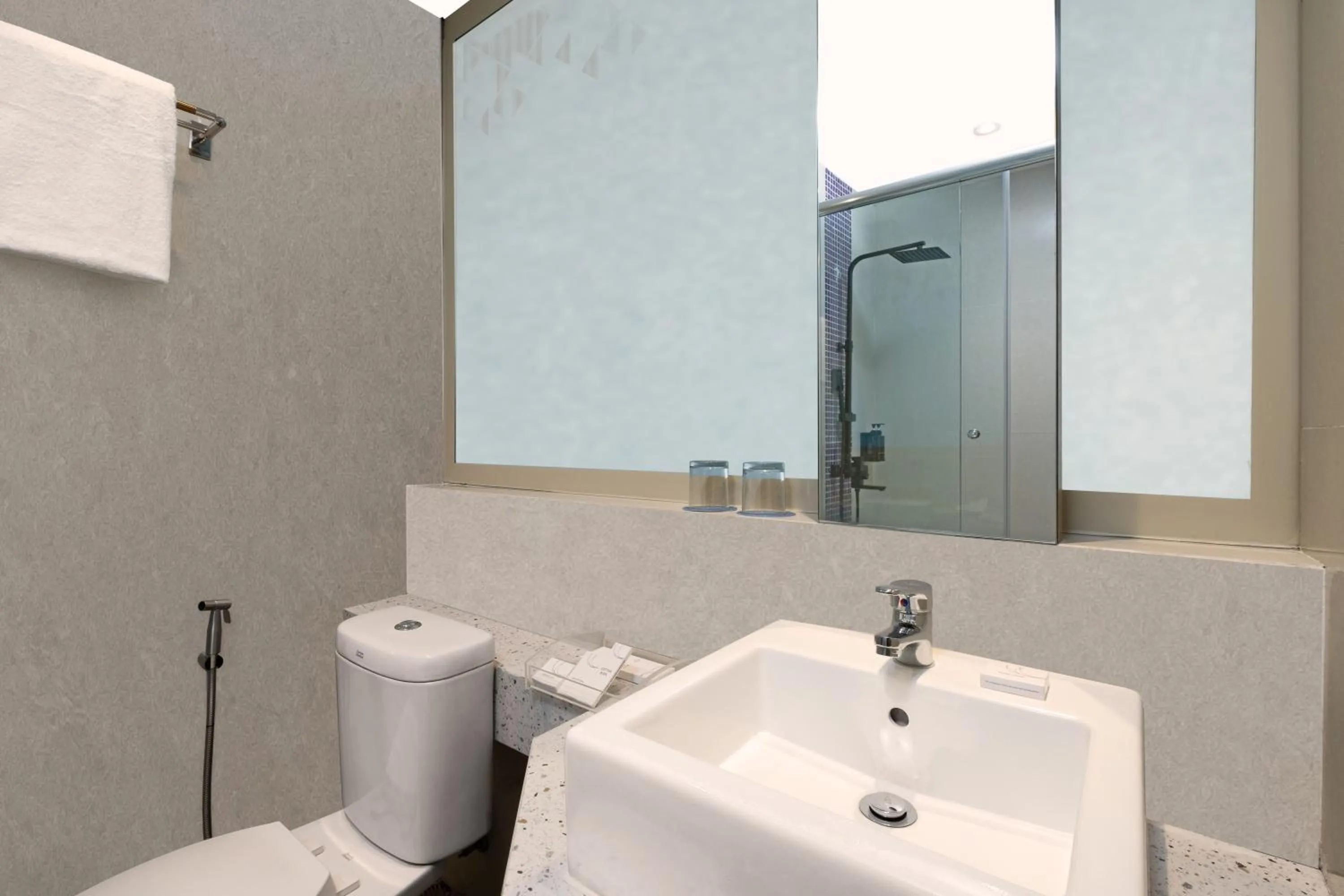 Bathroom in Oakwood Merdeka Bandung