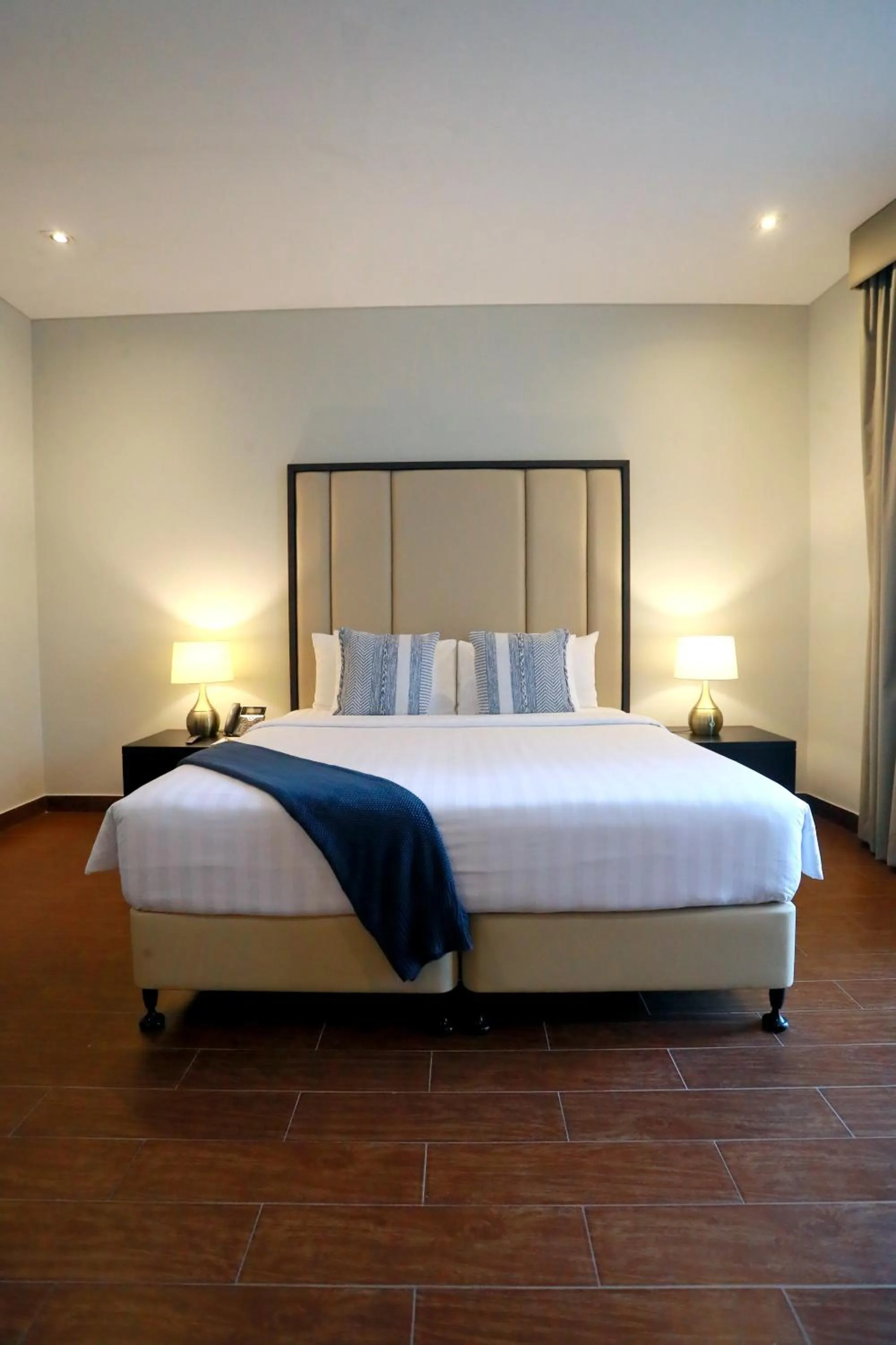 Bedroom, Bed in Dragon Beach Hotel