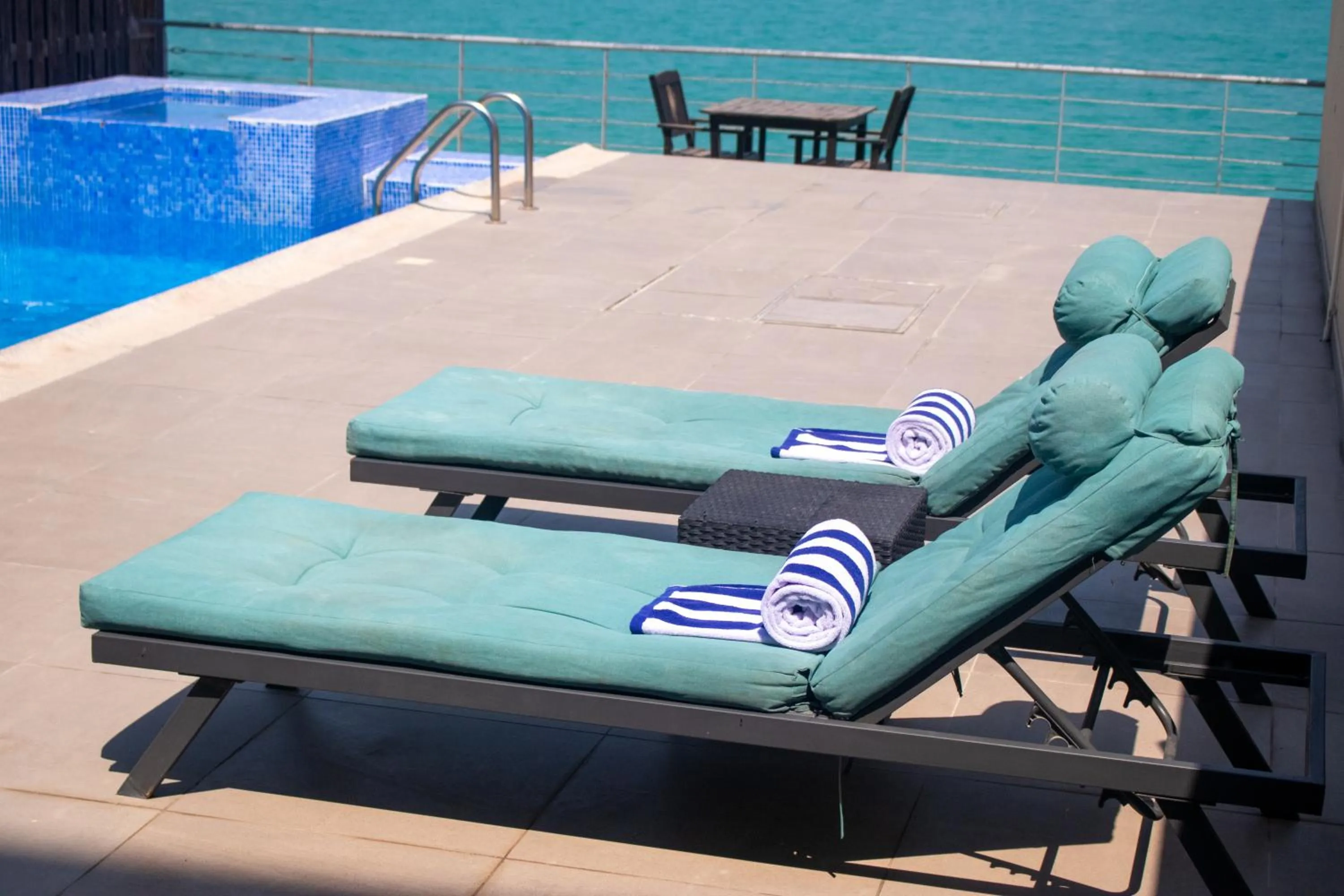 Swimming pool in Dragon Beach Hotel