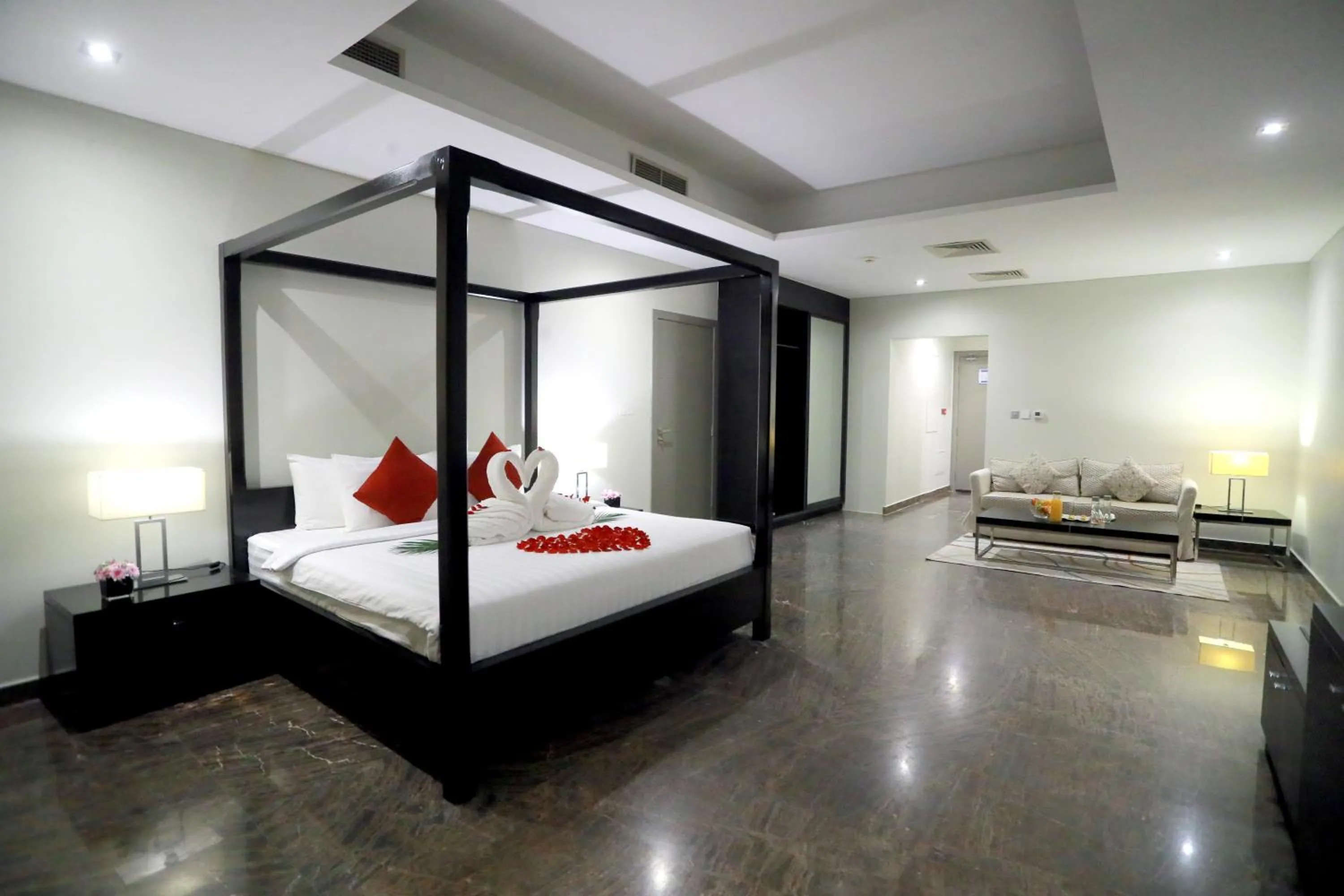 Photo of the whole room, Bed in Dragon Beach Hotel