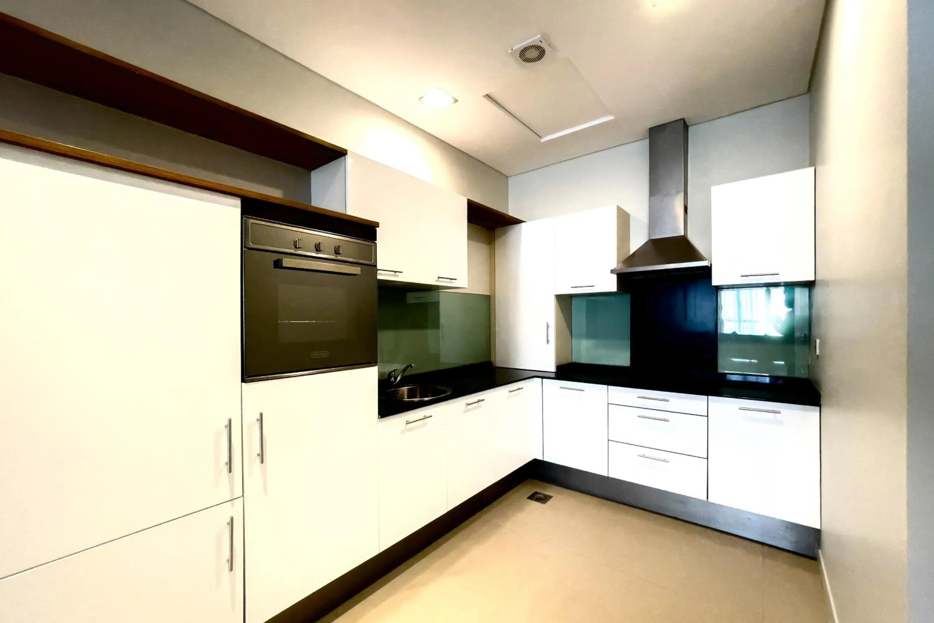 Kitchen or kitchenette in Dragon Beach Hotel