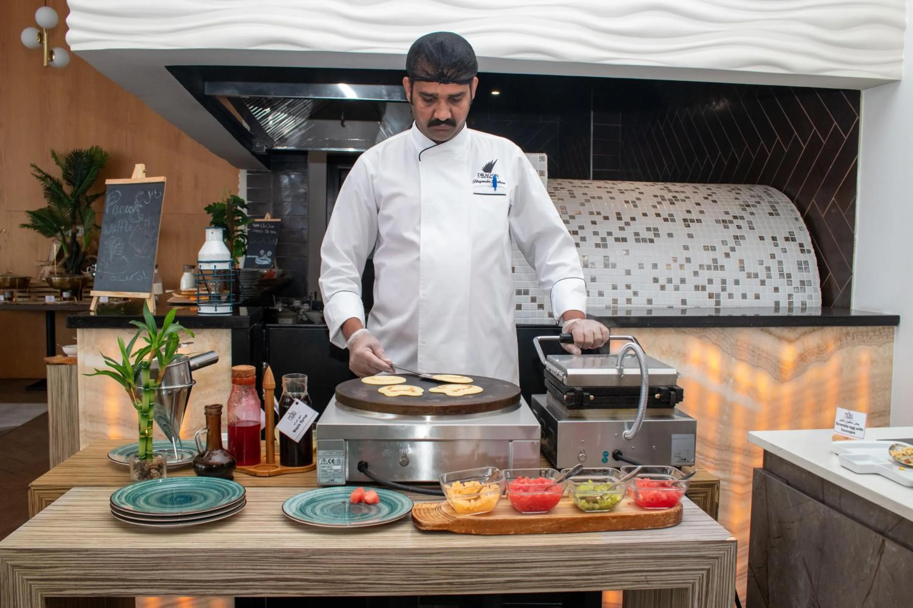 Restaurant/places to eat in Dragon Beach Hotel