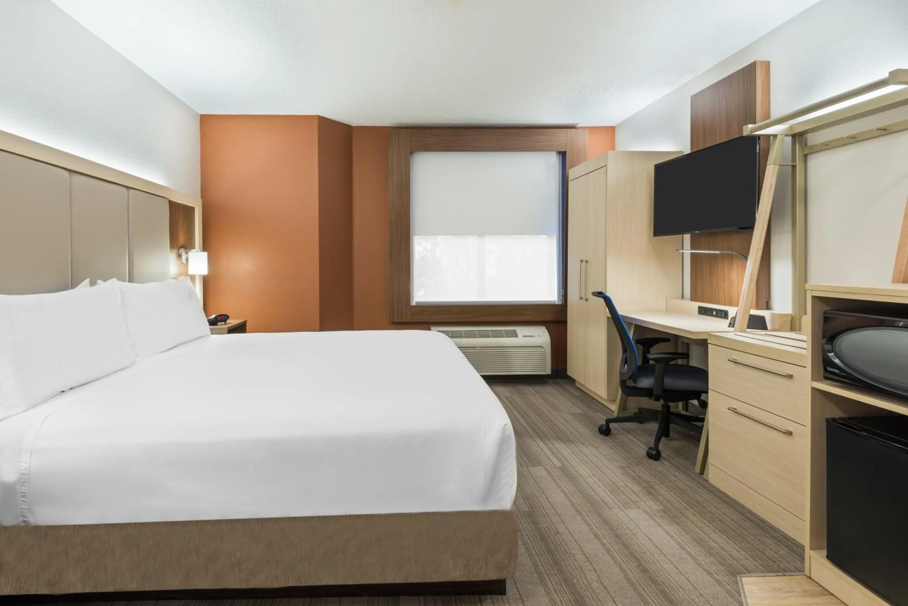 Photo of the whole room, Bed in Holiday Inn Express & Suites - Nearest Universal Orlando by IHG