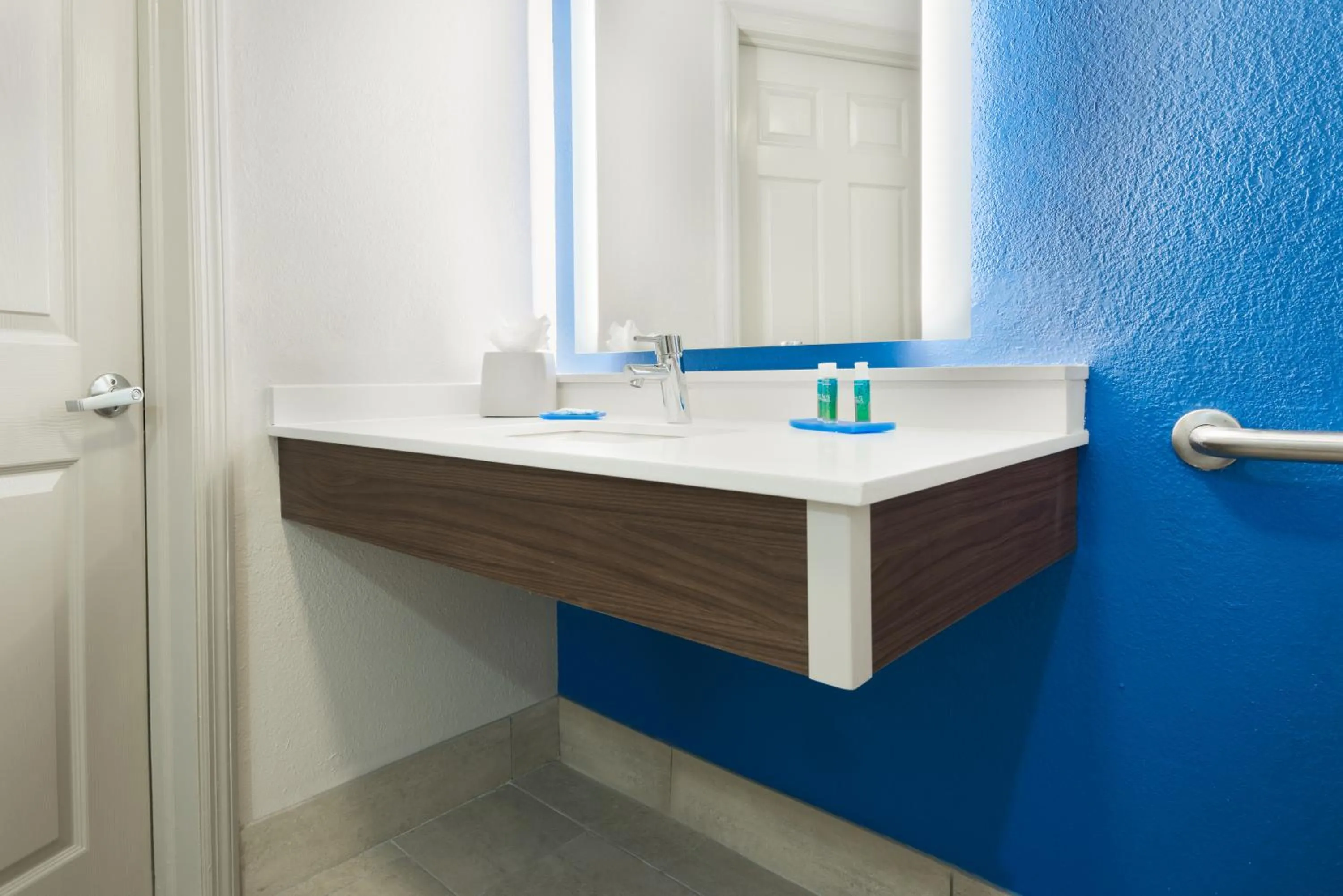 Bathroom in Holiday Inn Express & Suites - Nearest Universal Orlando by IHG
