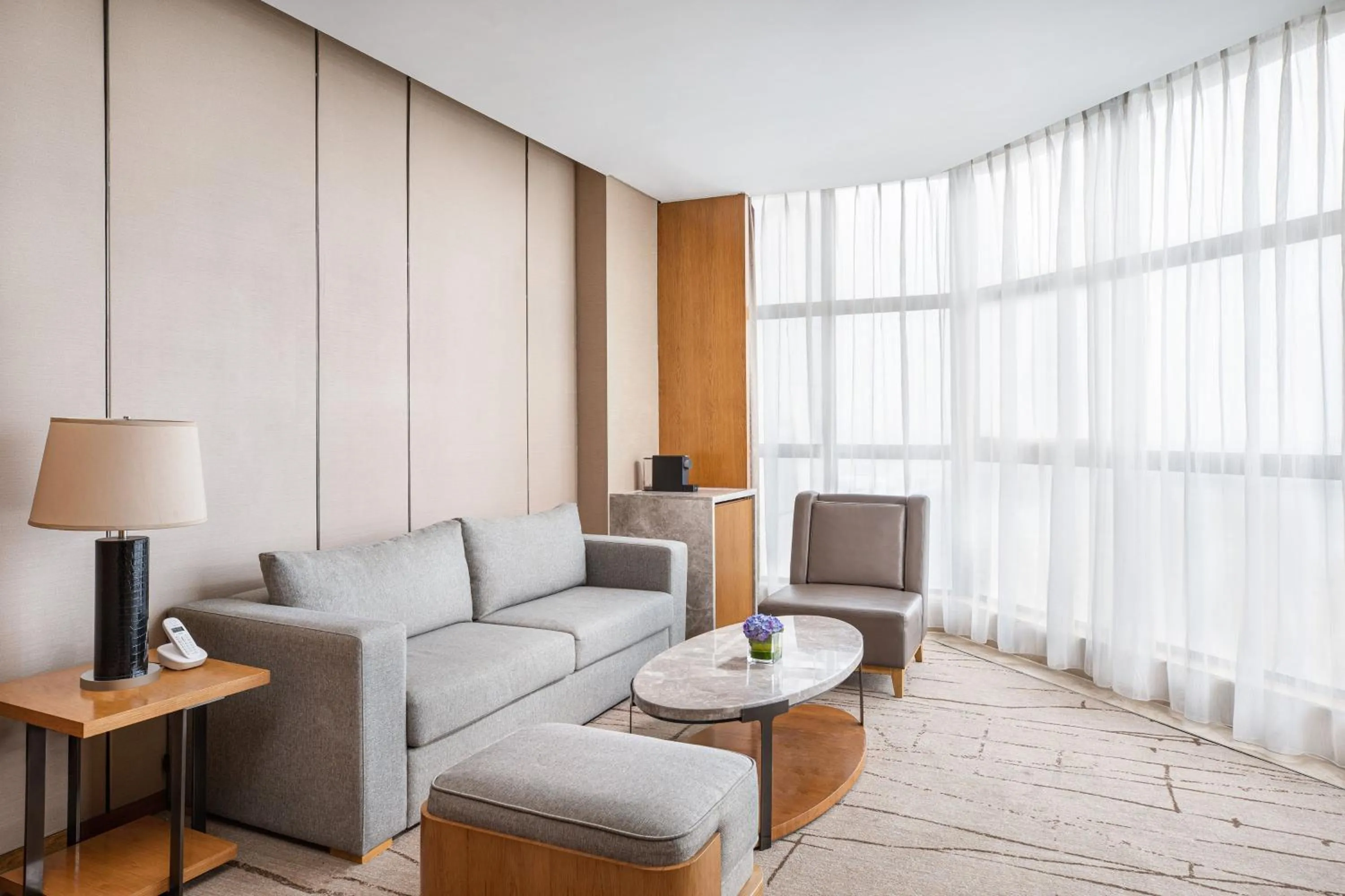 Living room in Four Points by Sheraton Shanghai, Kangqiao