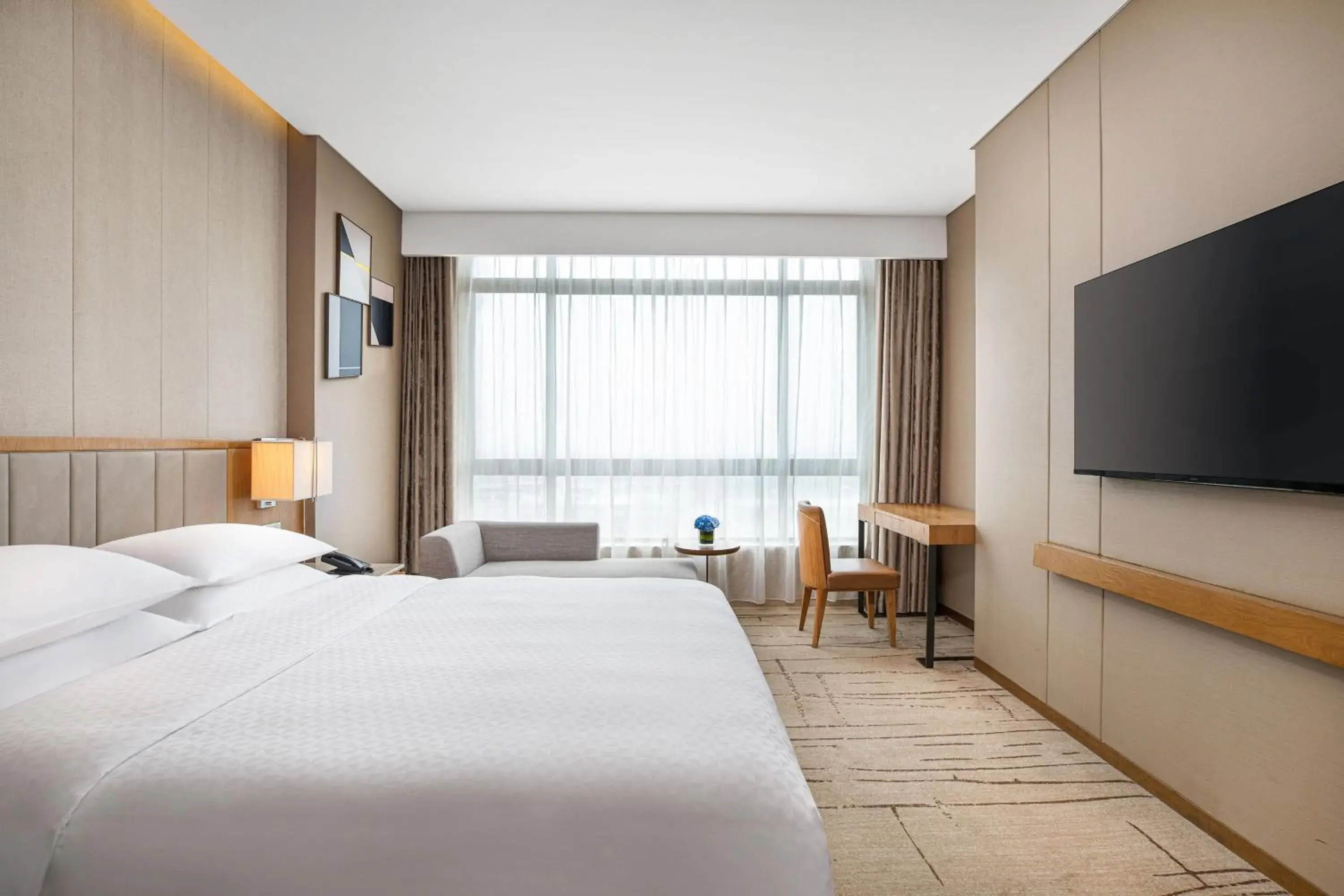 Deluxe Room with Guest Room with 1 King, City view in Four Points by Sheraton Shanghai, Kangqiao Deluxe Room with Guest Room with 1 King, City view in Four Points by Sheraton Shanghai, Kangqiao