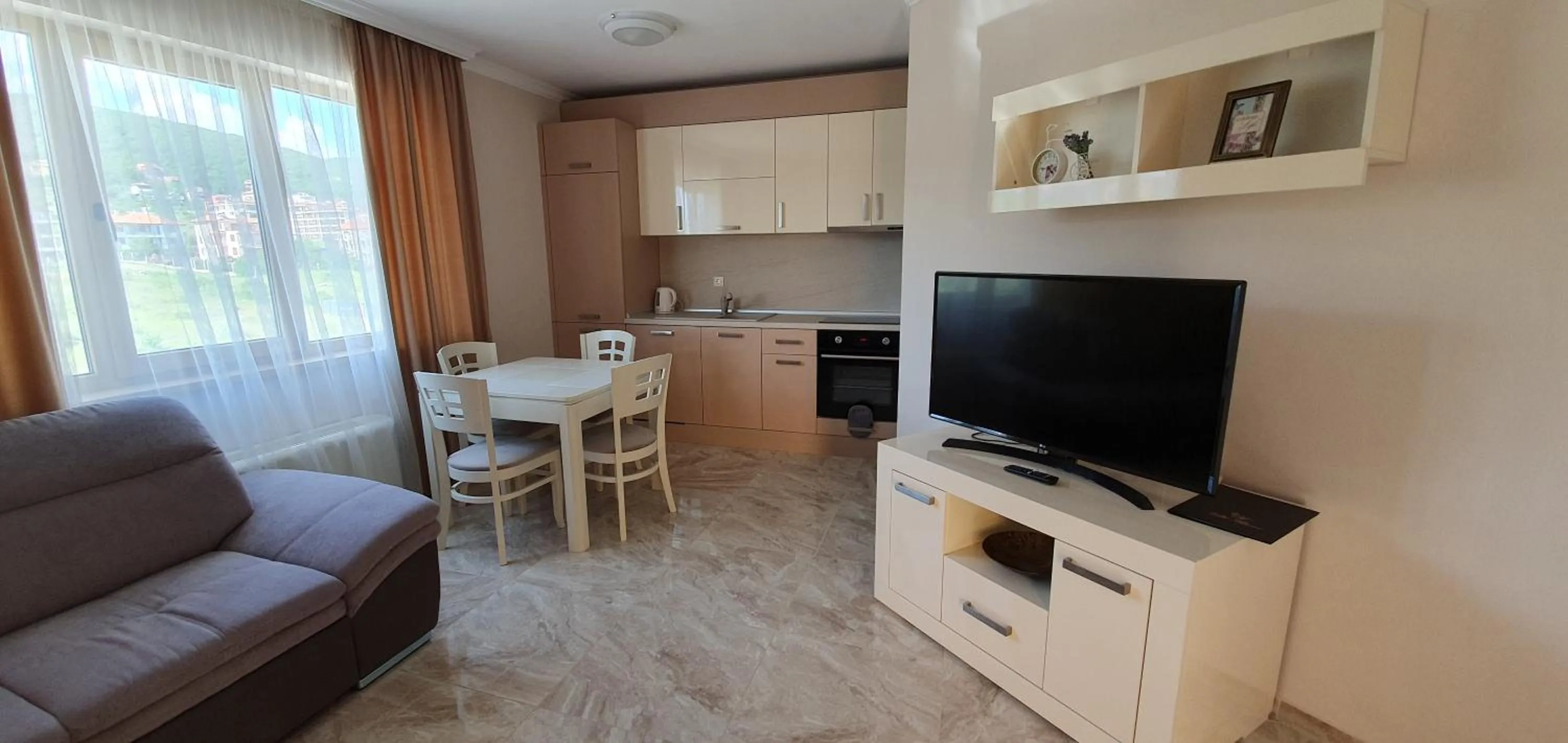 TV and multimedia in VILLA FLORENCE Boutique Apart Hotel