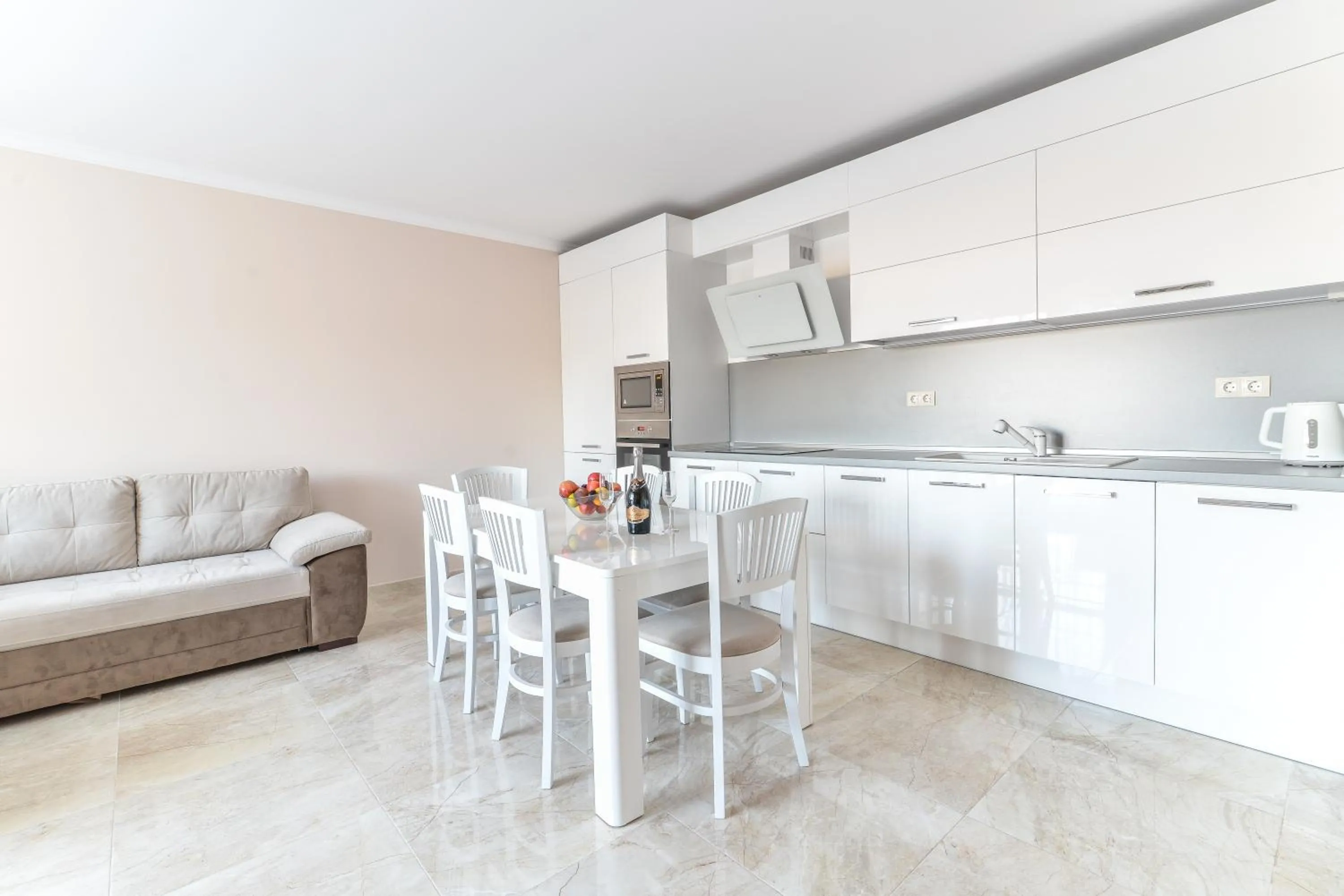 Kitchen or kitchenette in VILLA FLORENCE Boutique Apart Hotel