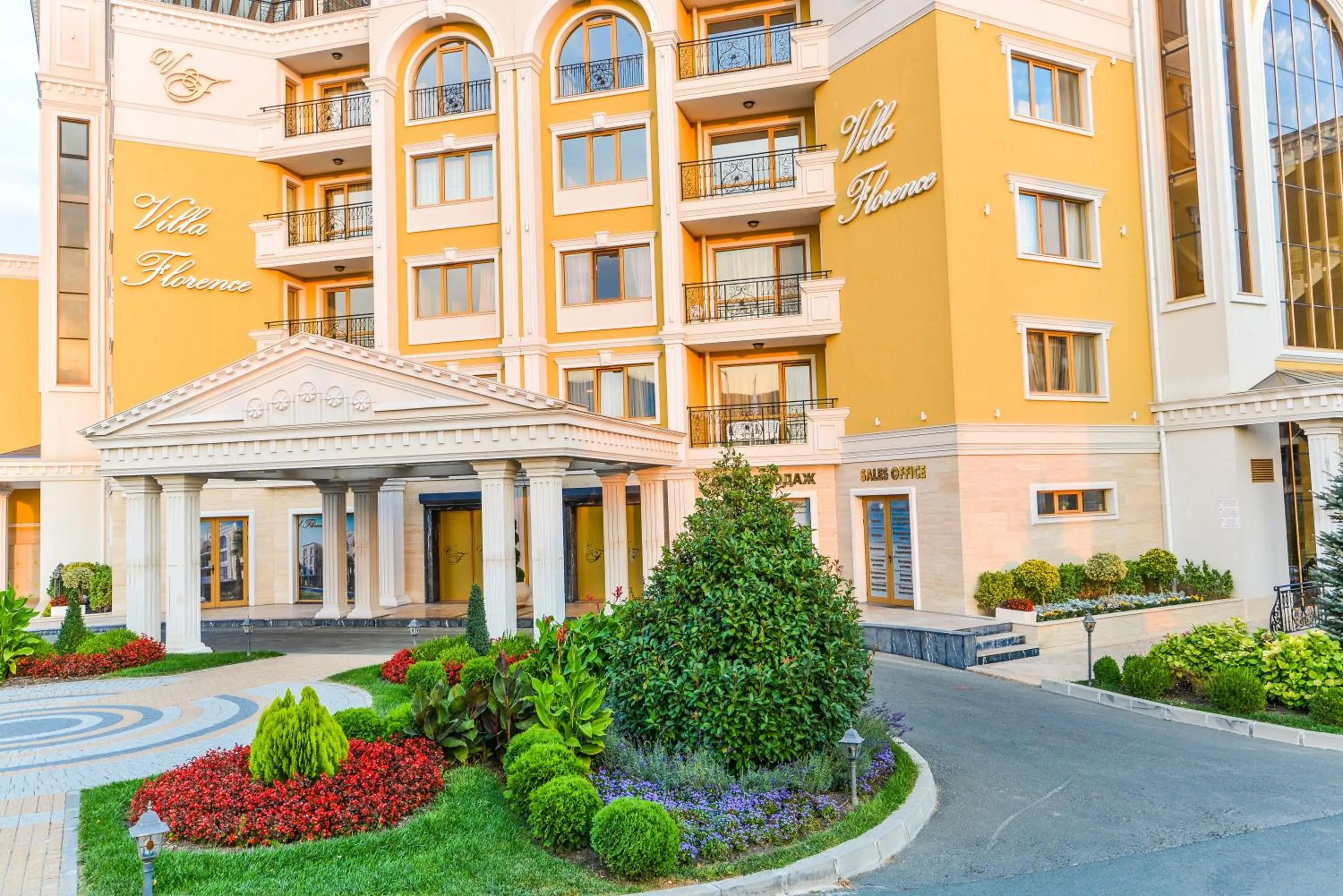 Facade/entrance in VILLA FLORENCE Boutique Apart Hotel