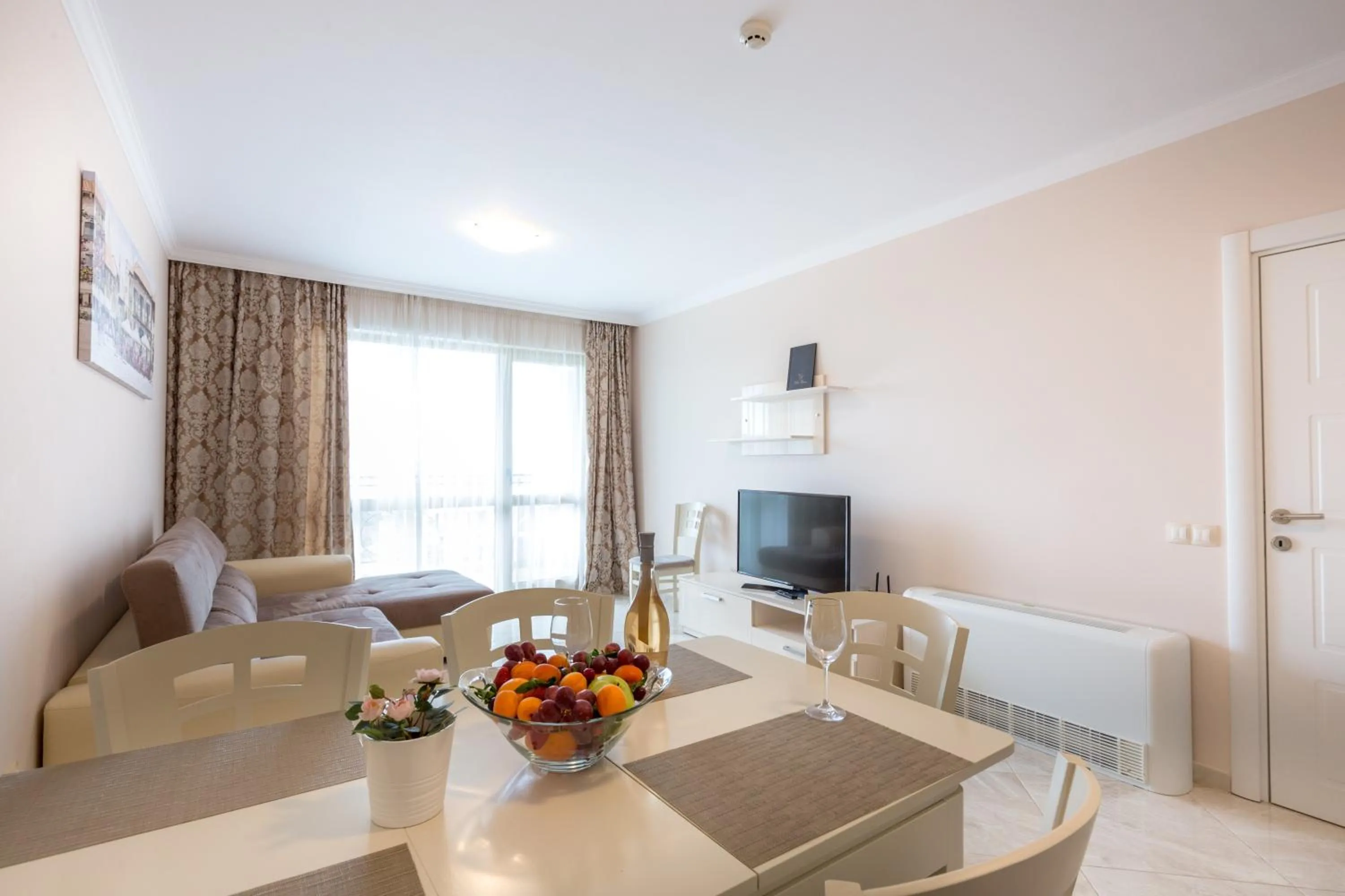 TV and multimedia in VILLA FLORENCE Boutique Apart Hotel