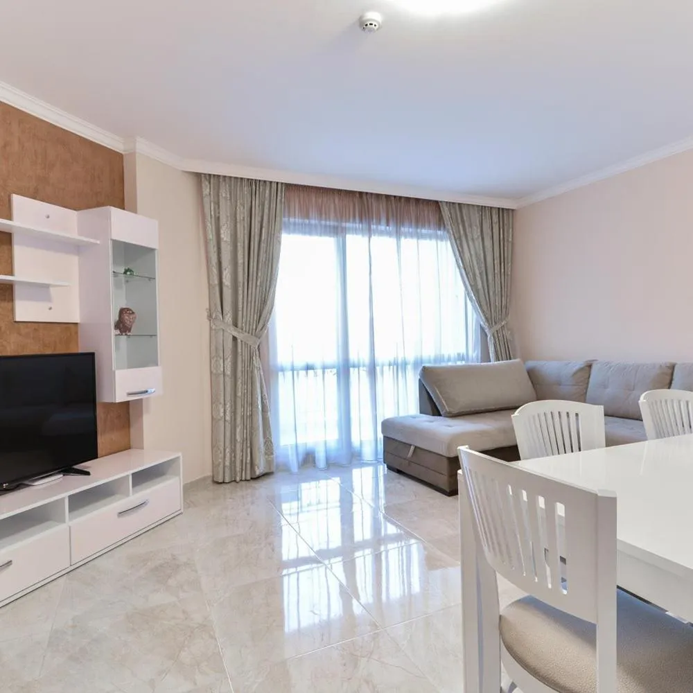 Communal lounge/ TV room in VILLA FLORENCE Boutique Apart Hotel