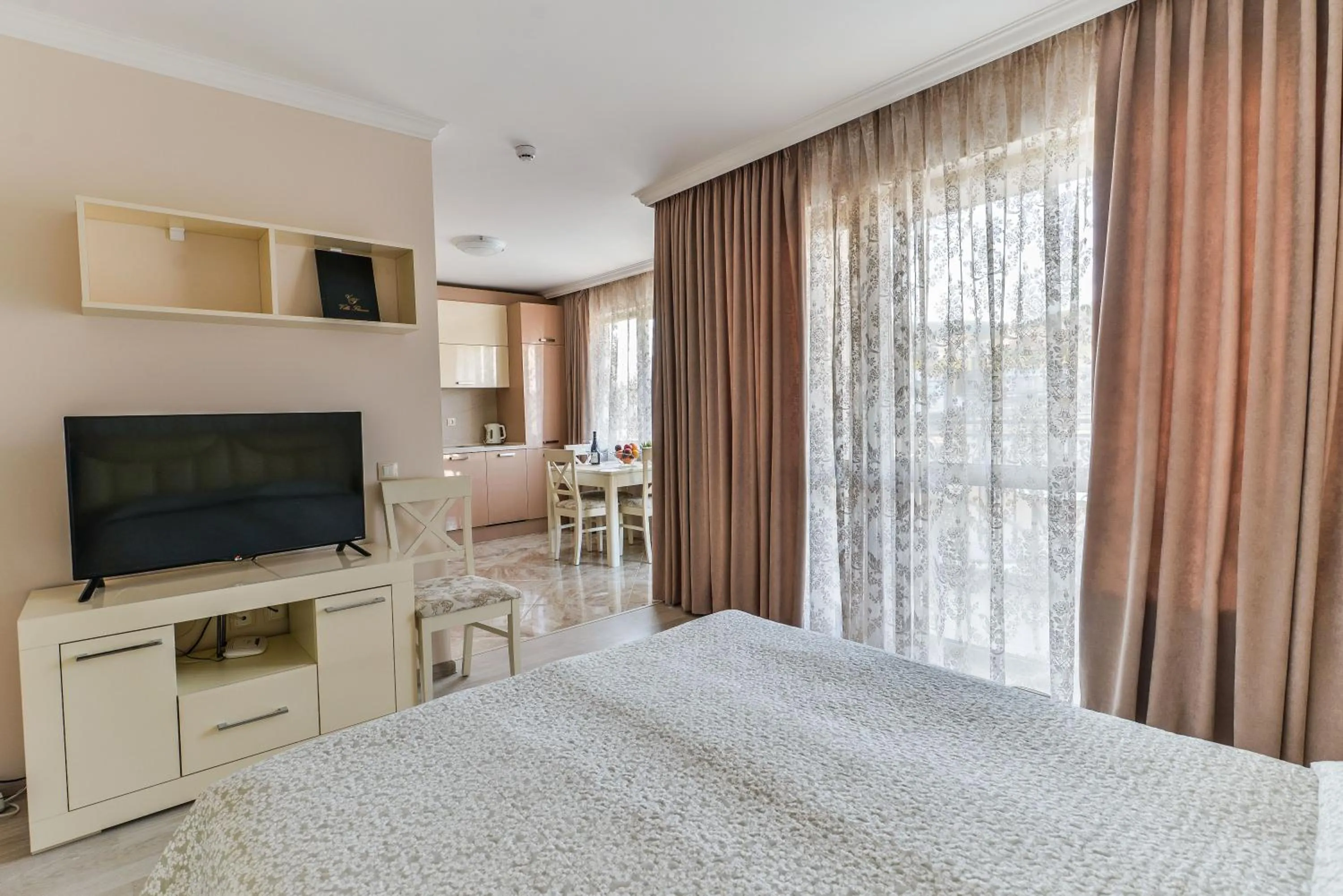 TV and multimedia, Bed in VILLA FLORENCE Boutique Apart Hotel